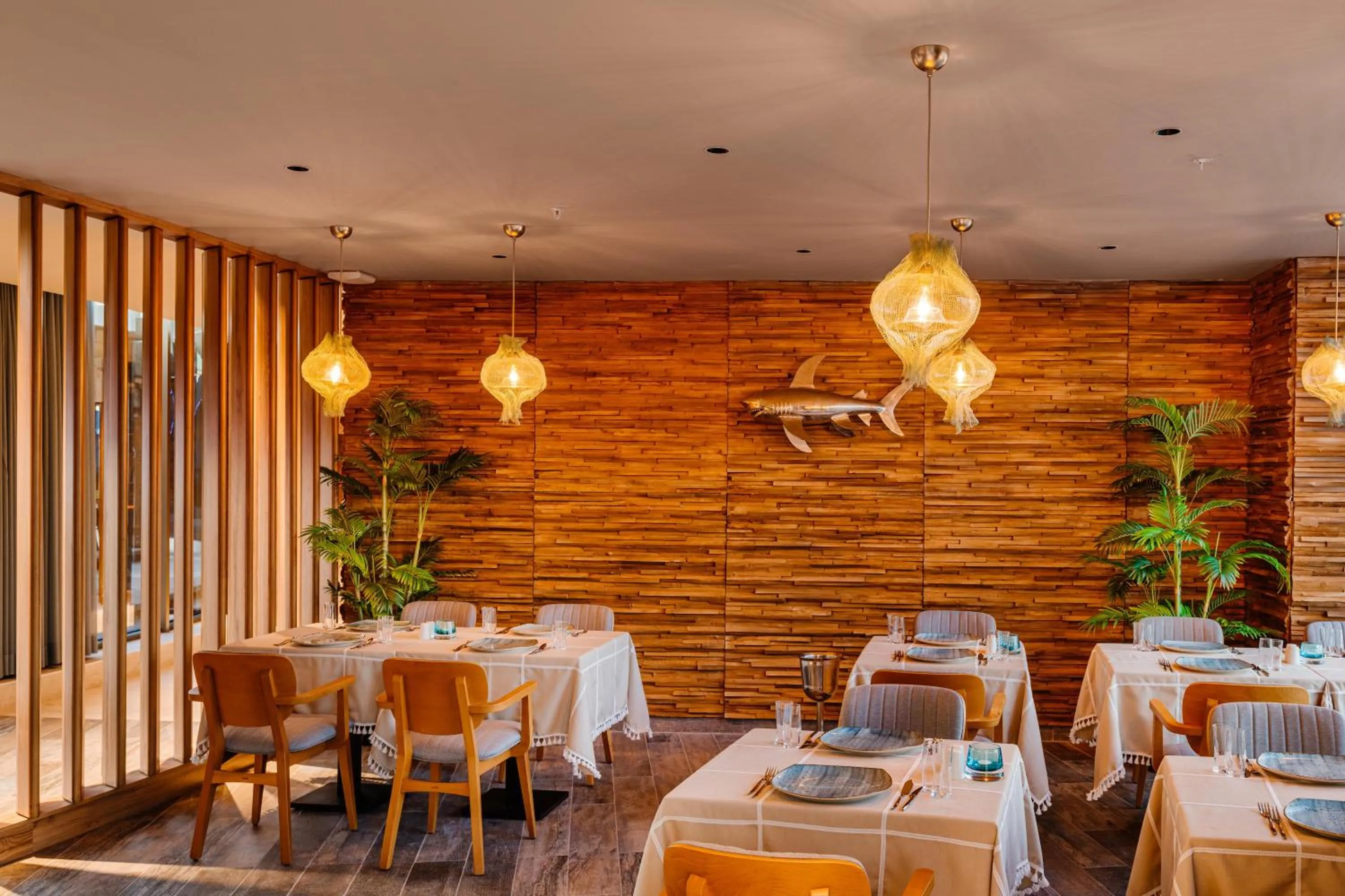 Restaurant/places to eat in Concorde Tower Hotel & Casino