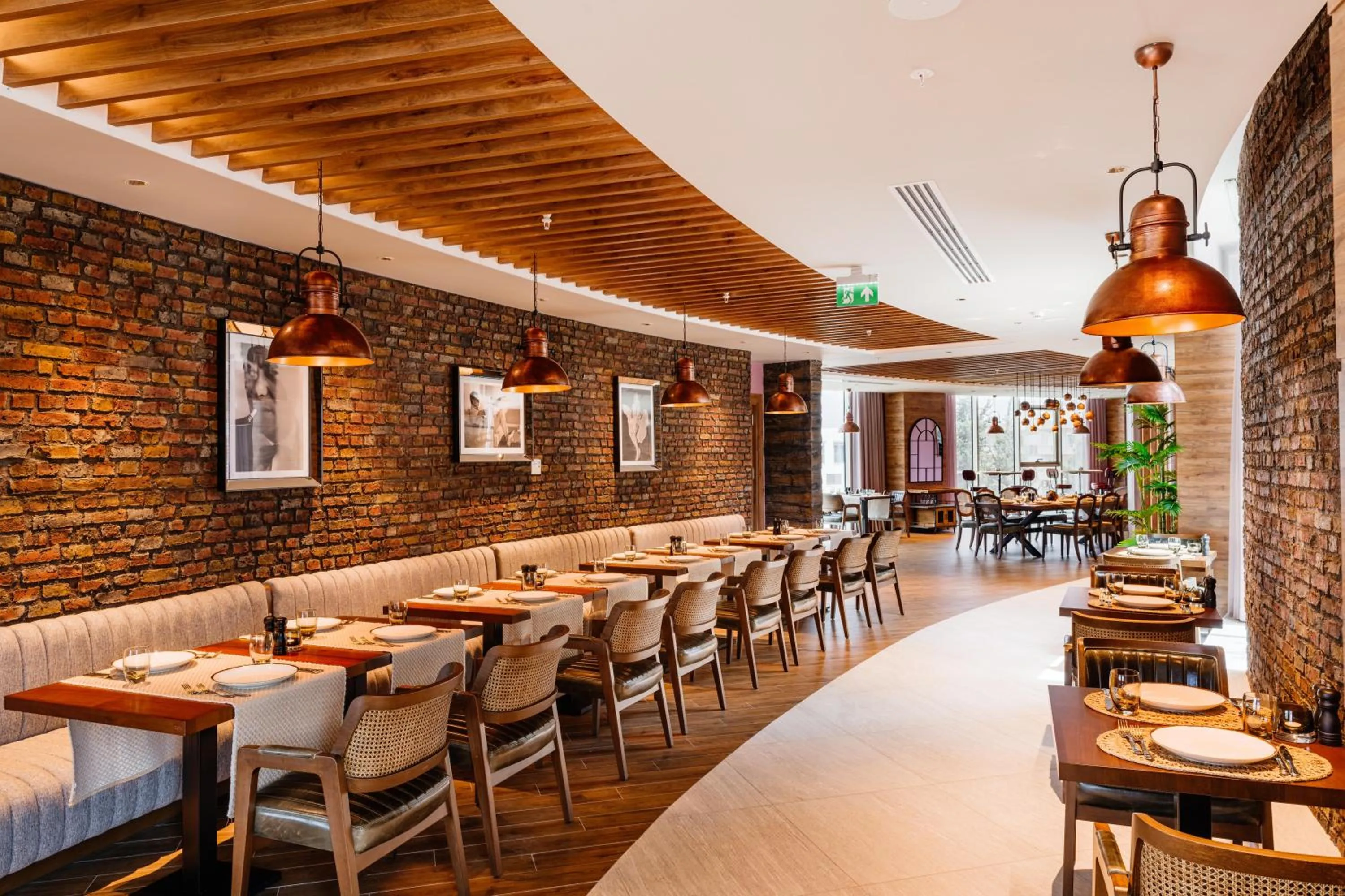 Restaurant/places to eat in Concorde Tower Hotel & Casino