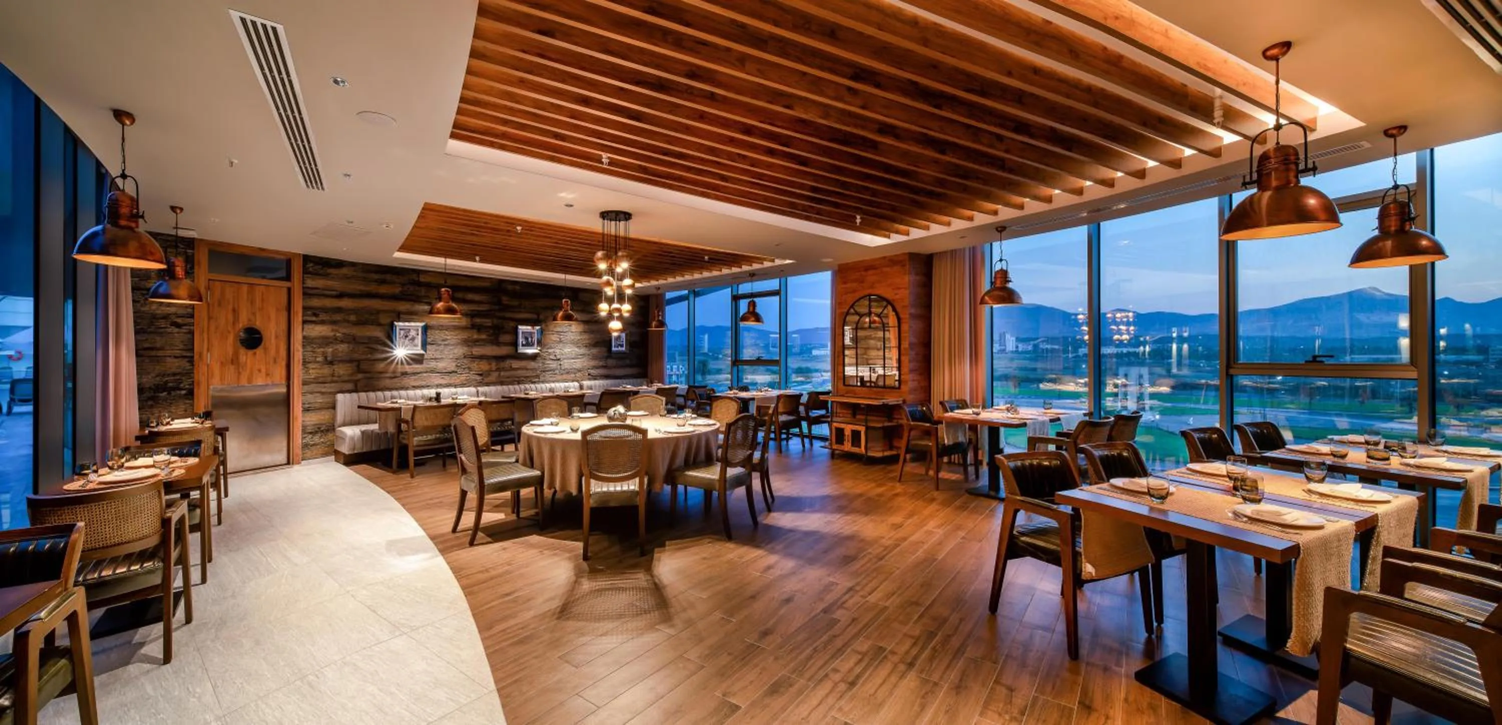 Restaurant/places to eat in Concorde Tower Hotel & Casino