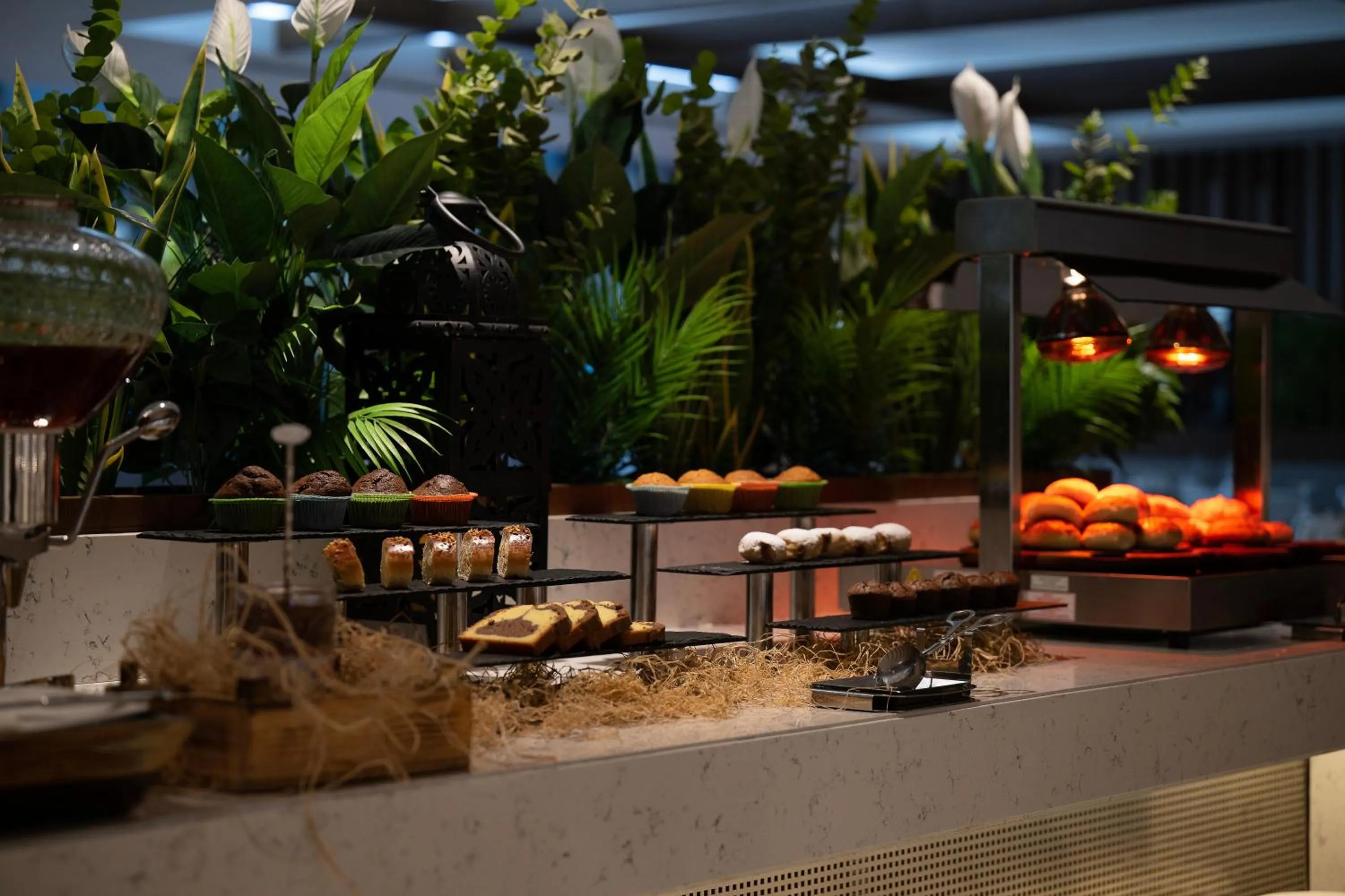 Restaurant/places to eat in Concorde Tower Hotel & Casino