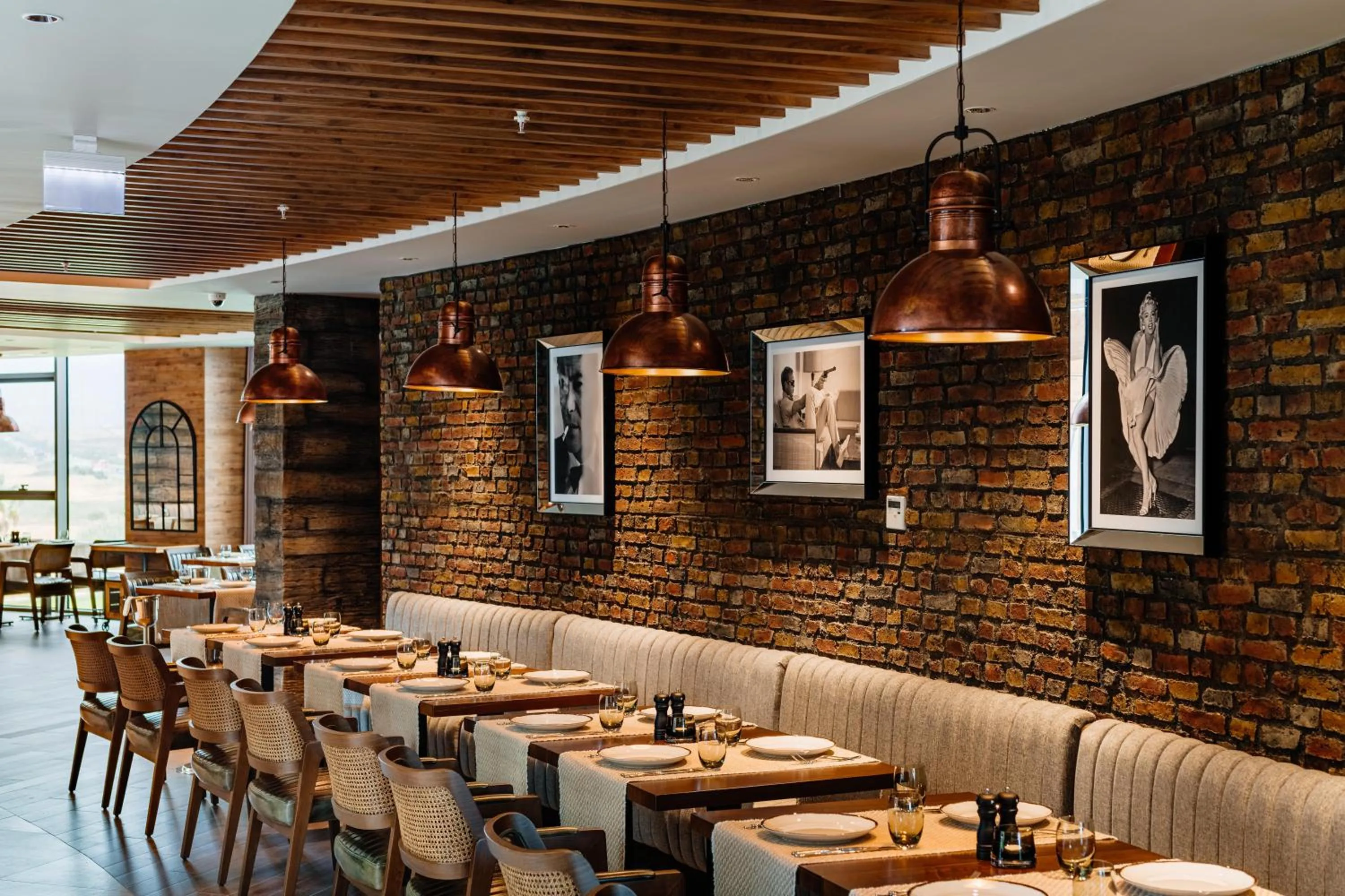 Restaurant/places to eat in Concorde Tower Hotel & Casino