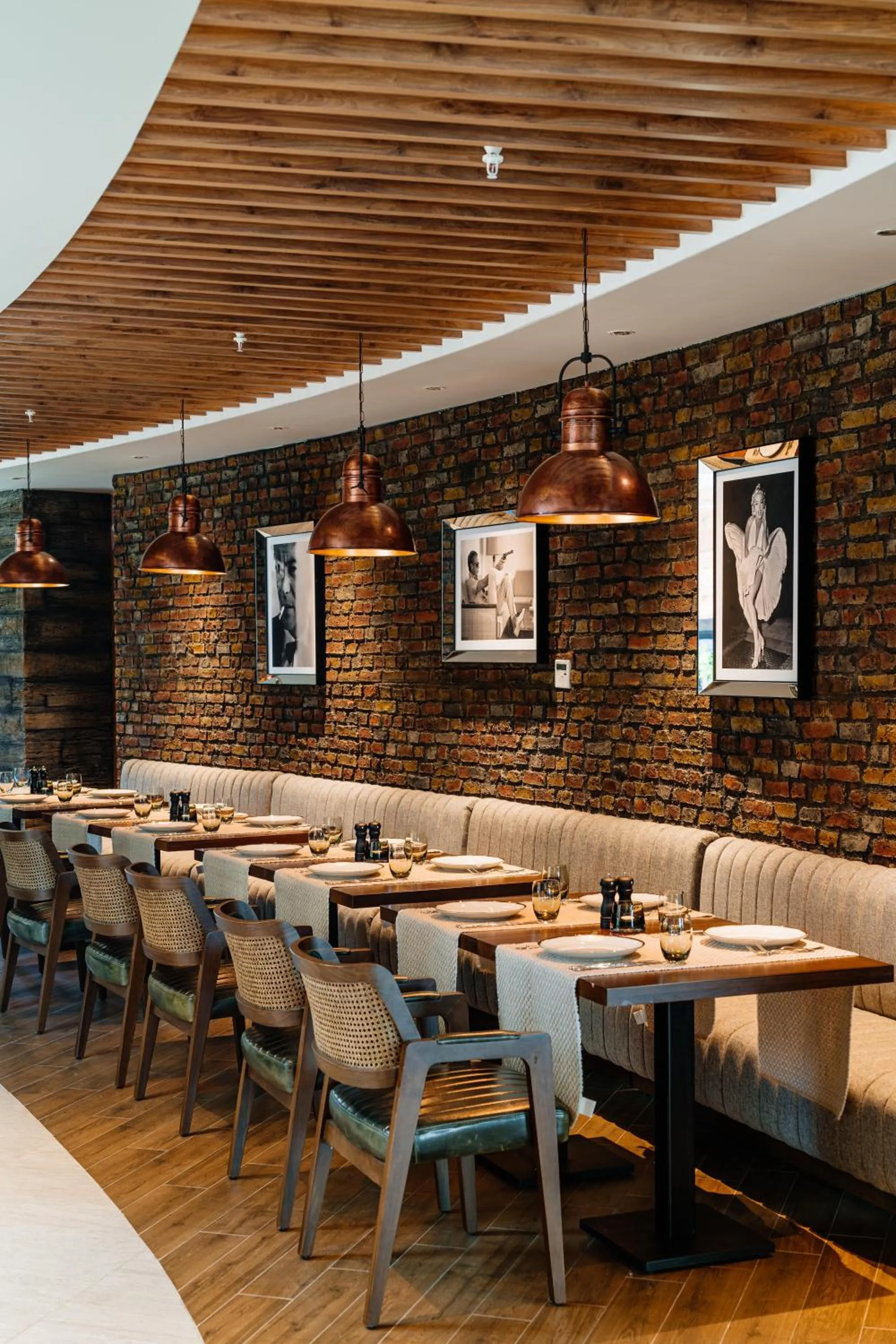 Restaurant/places to eat in Concorde Tower Hotel & Casino