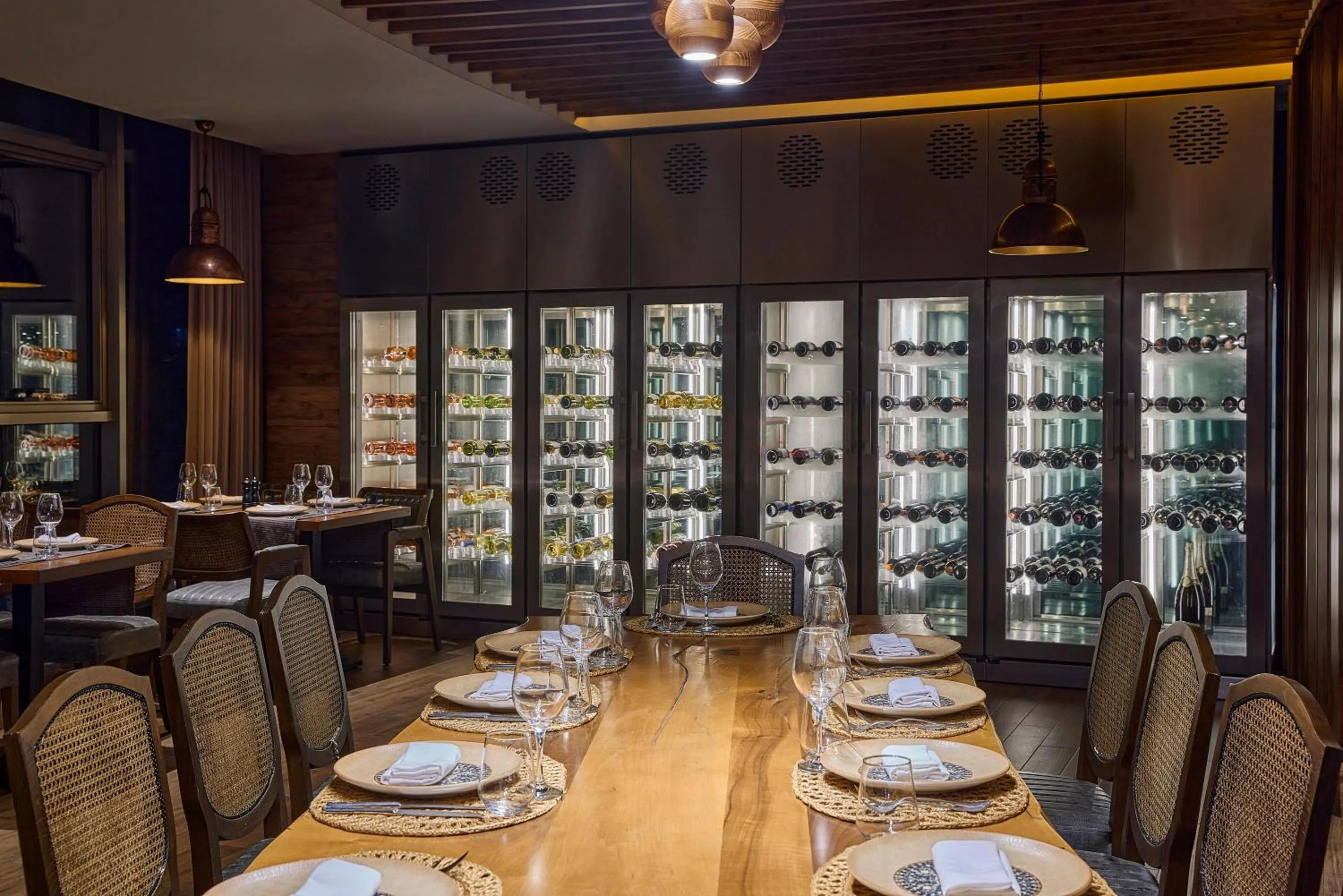 Restaurant/places to eat in Concorde Tower Hotel & Casino