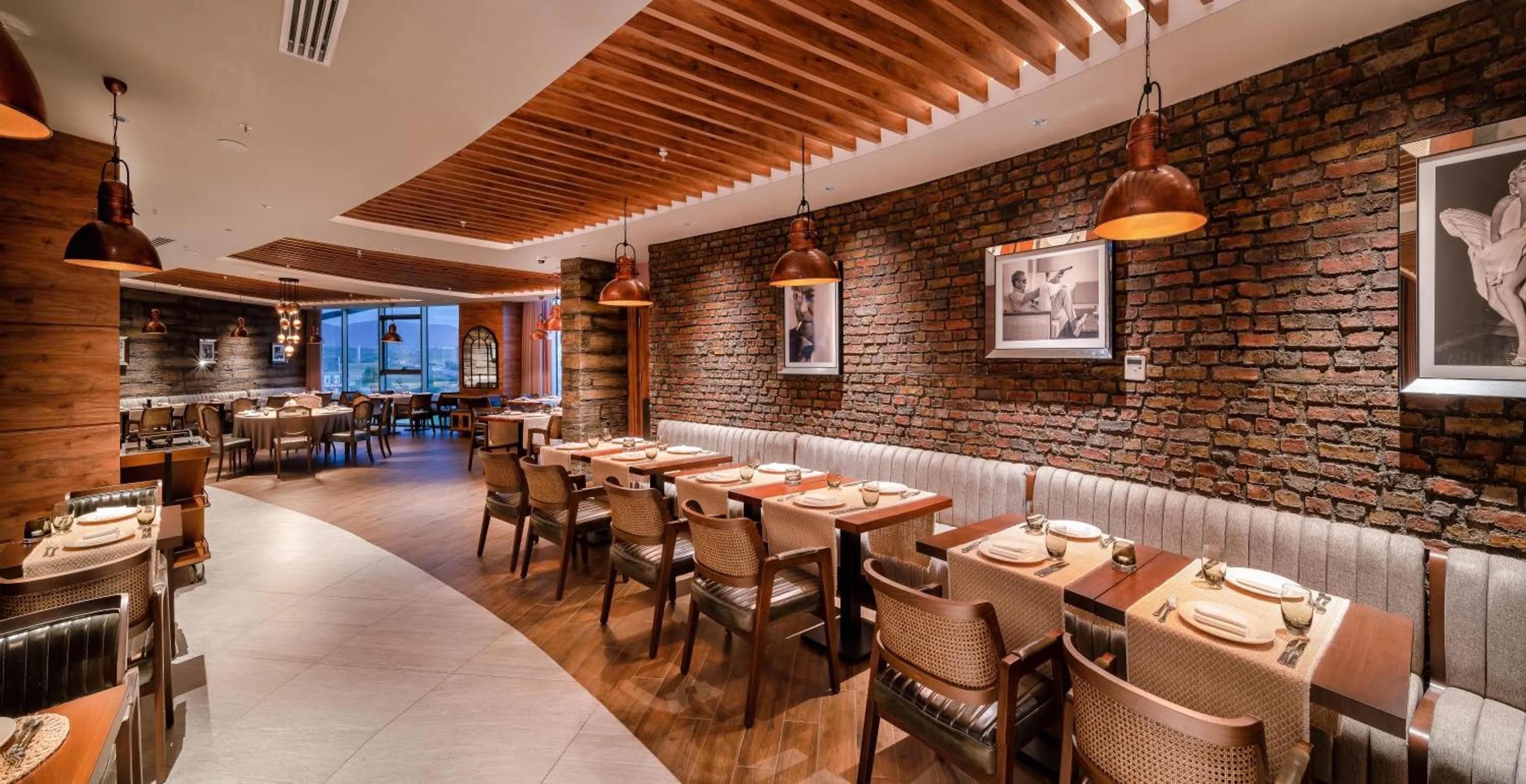 Restaurant/places to eat in Concorde Tower Hotel & Casino