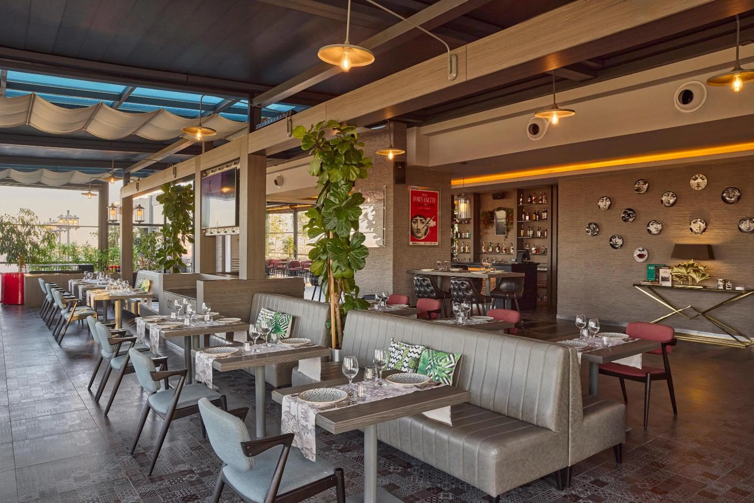 Restaurant/places to eat in Concorde Tower Hotel & Casino