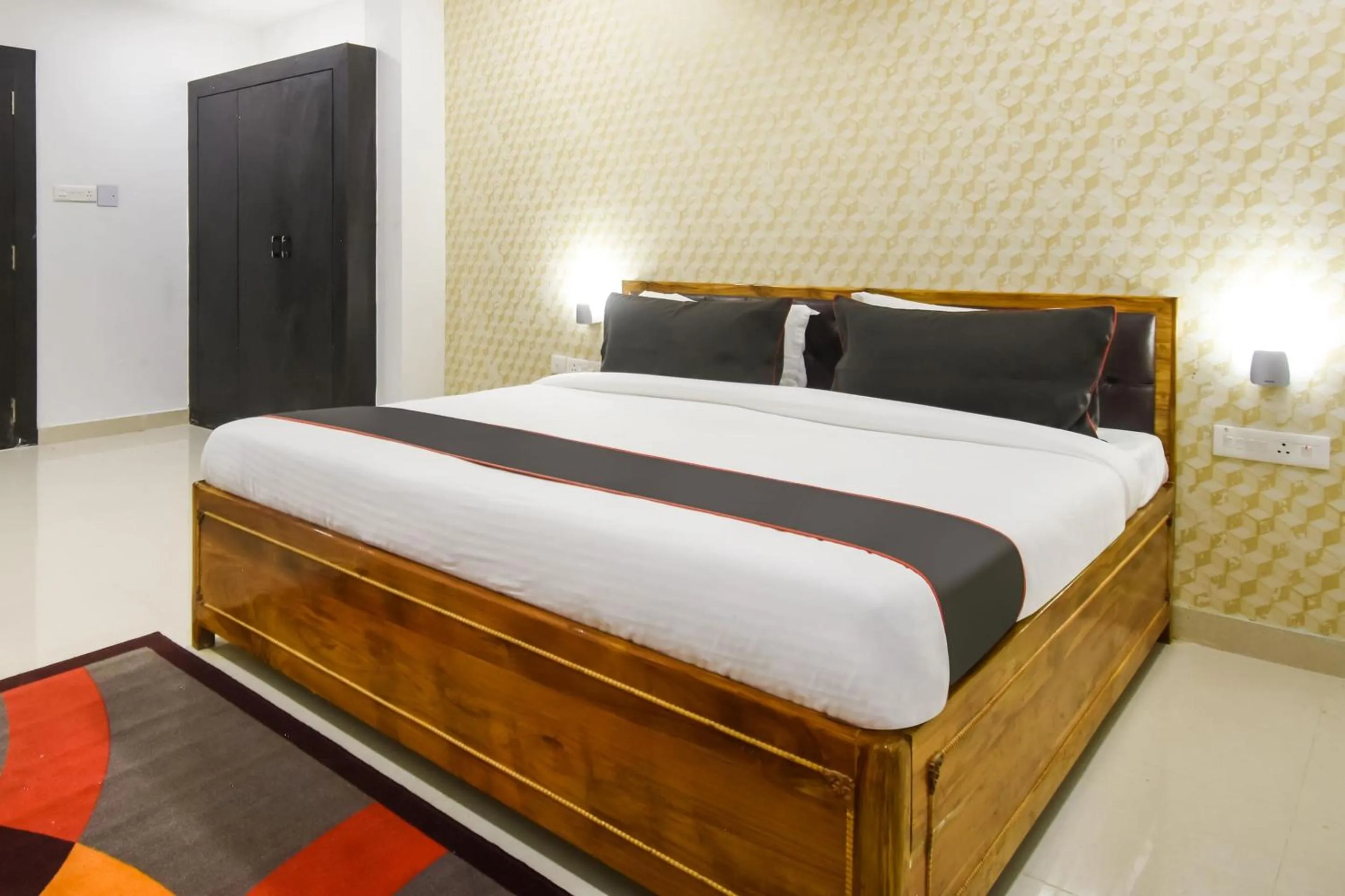 Bedroom, Bed in Hotel O Red Velvet Premium