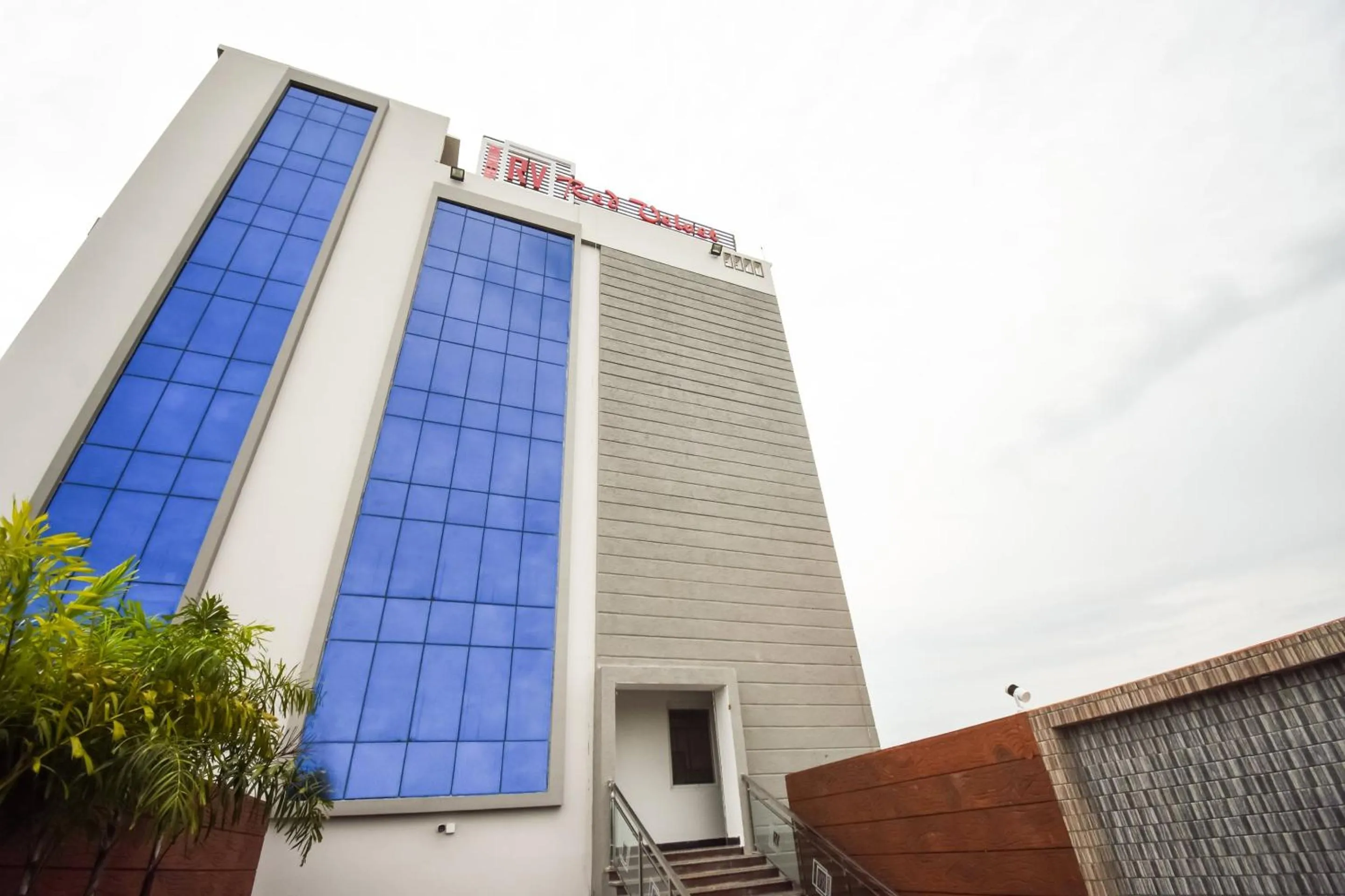 Facade/entrance in Hotel O Red Velvet Premium