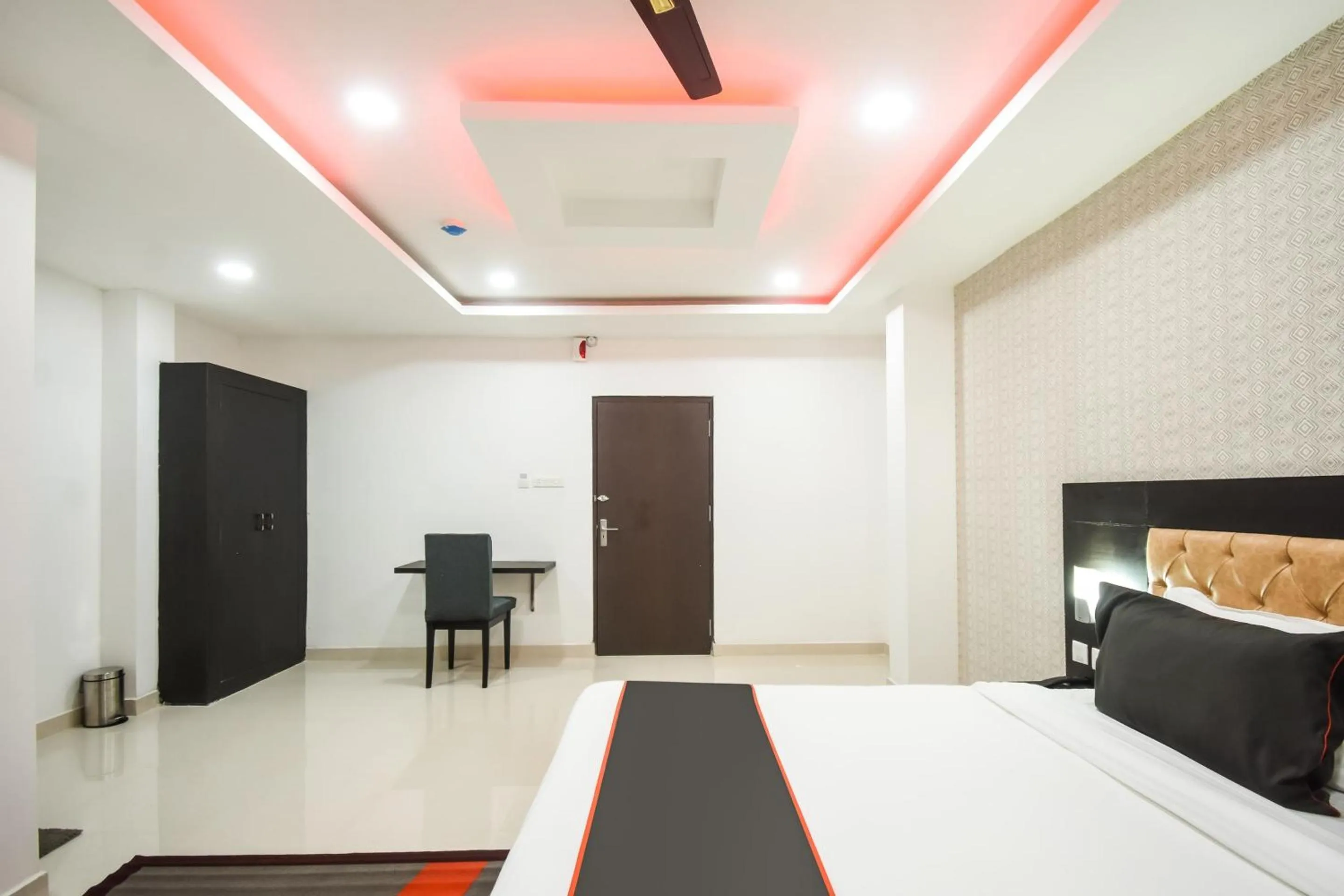 Bedroom, Bed in Hotel O Red Velvet Premium