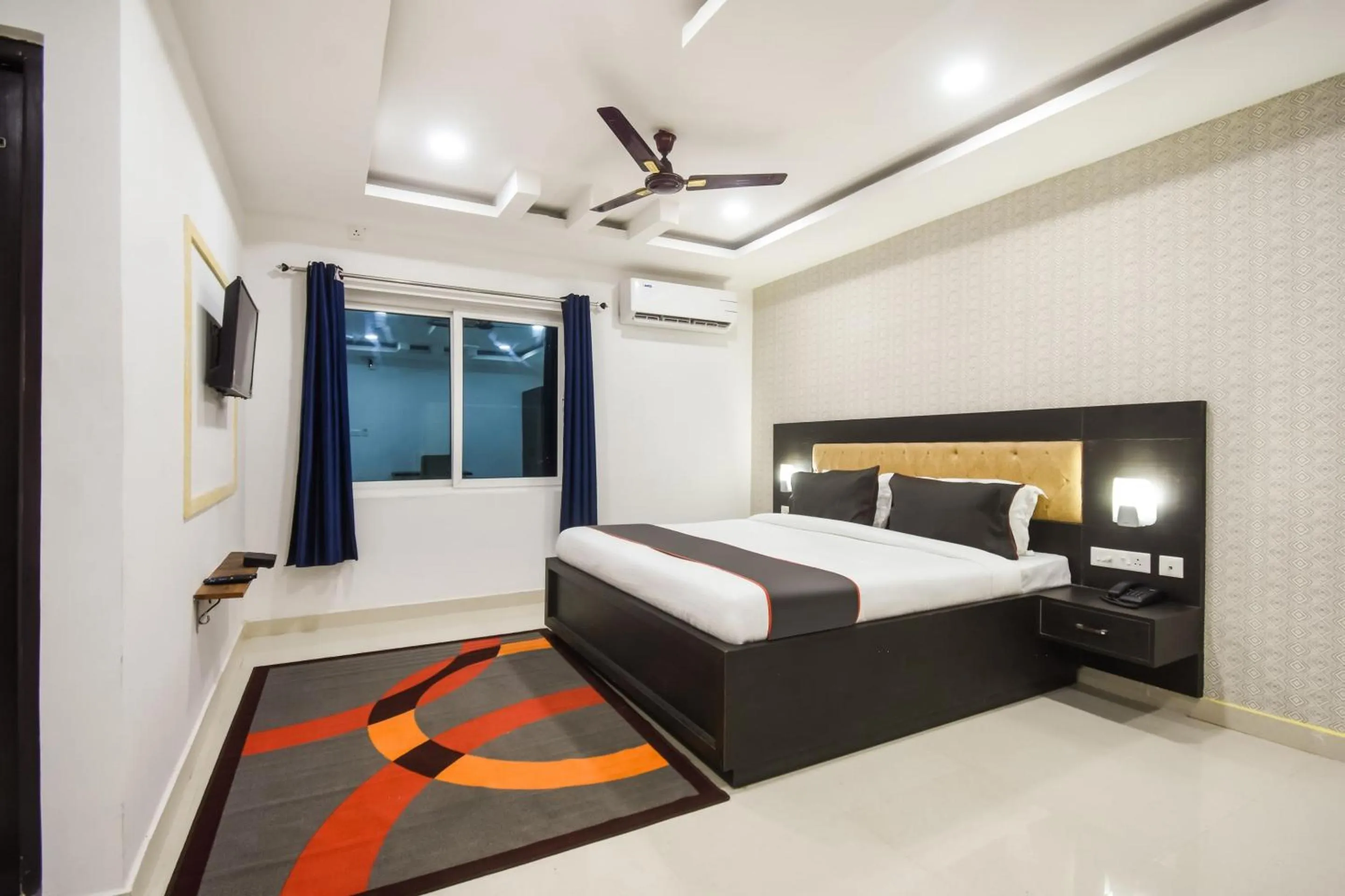 Bedroom, Bed in Hotel O Red Velvet Premium