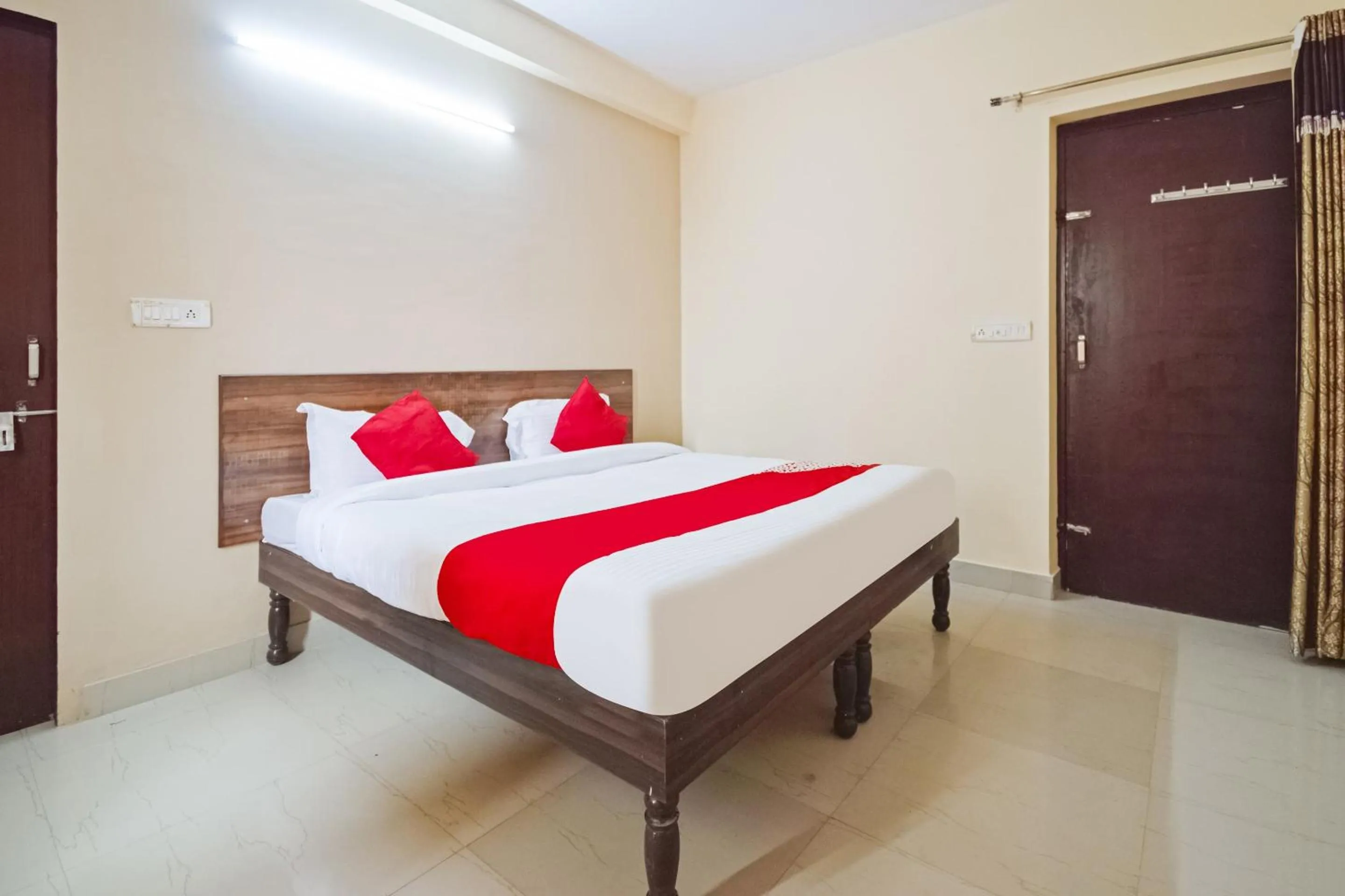 Bedroom, Bed in Hotel O Krishna