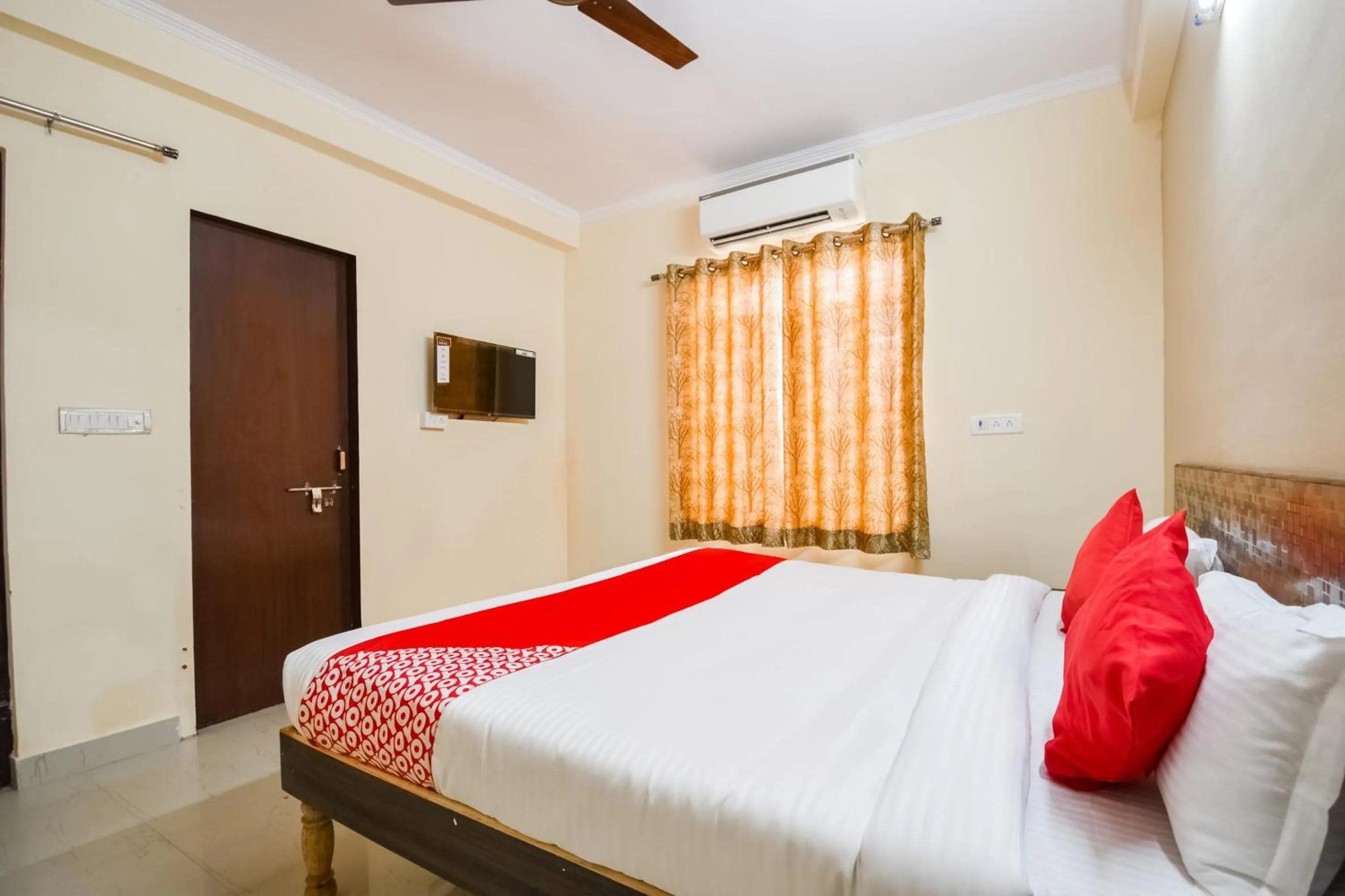 Bedroom, Bed in Hotel O Krishna