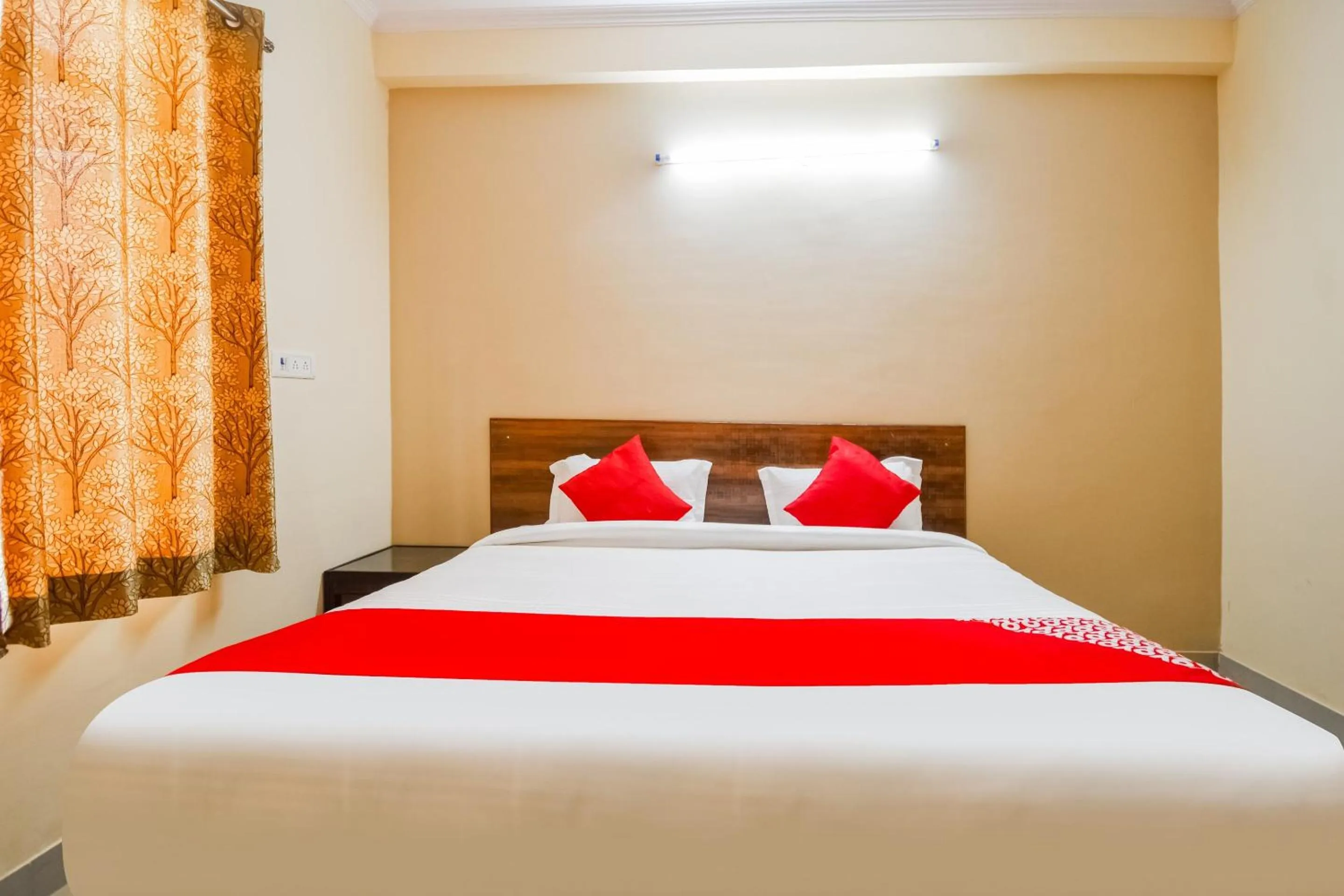 Bedroom, Bed in Hotel O Krishna