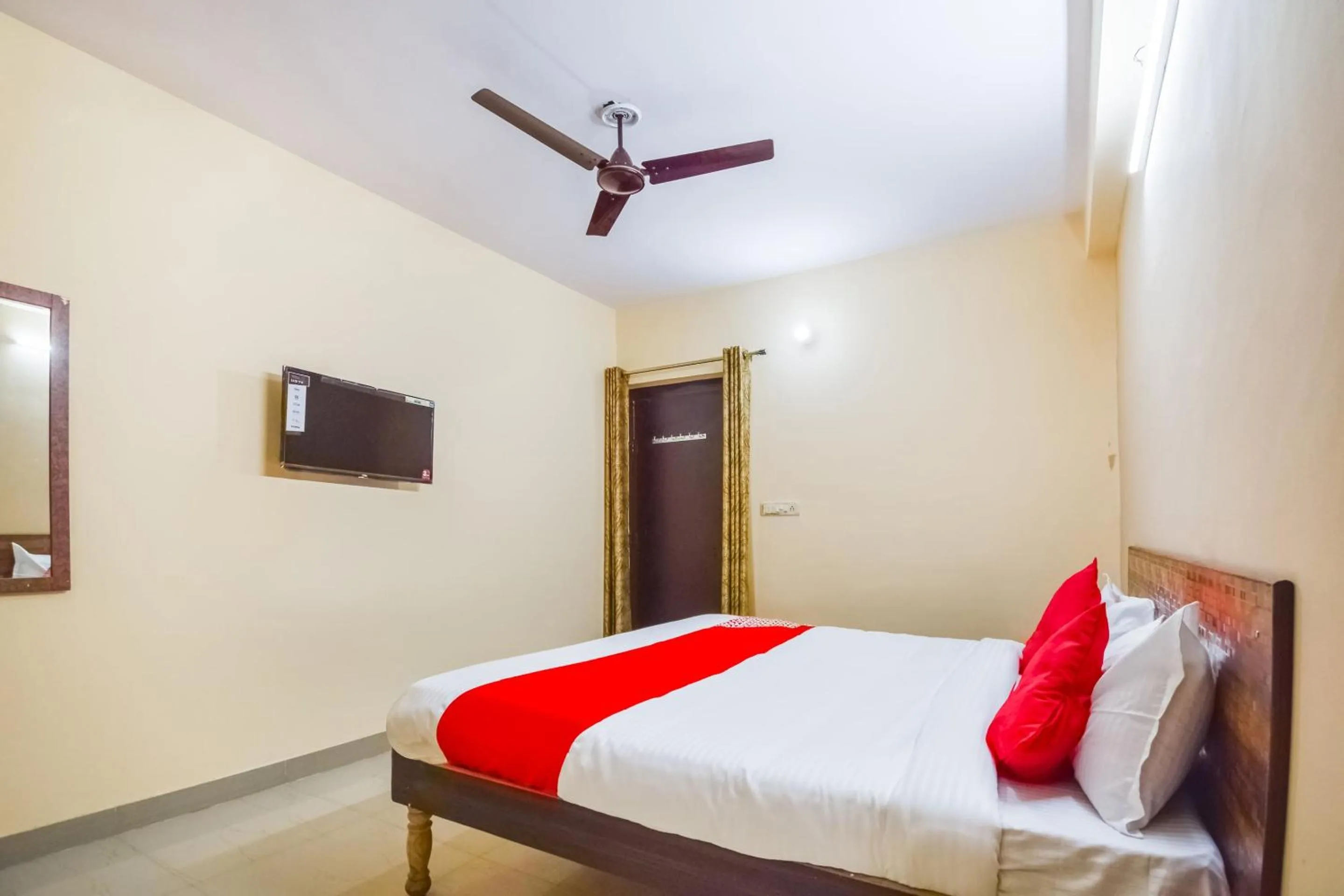 Bedroom, Bed in Hotel O Krishna