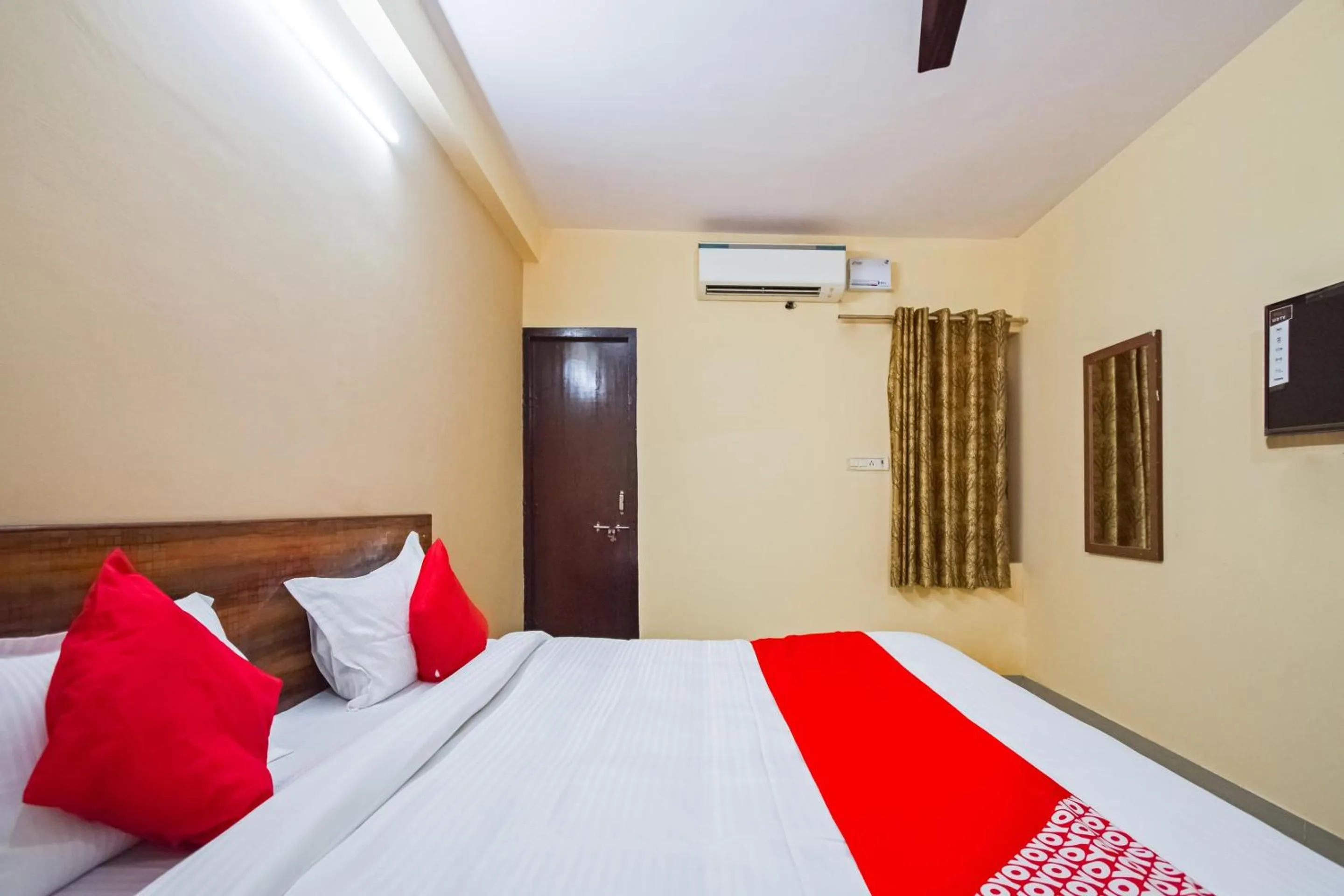 Bedroom, Bed in Hotel O Krishna