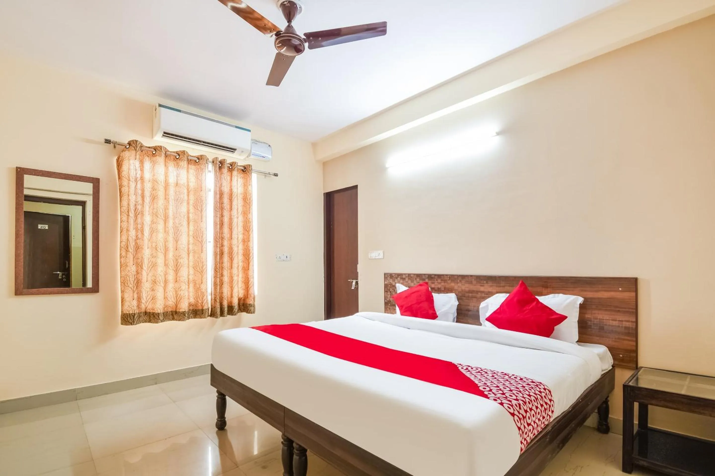 Bedroom, Bed in Hotel O Krishna