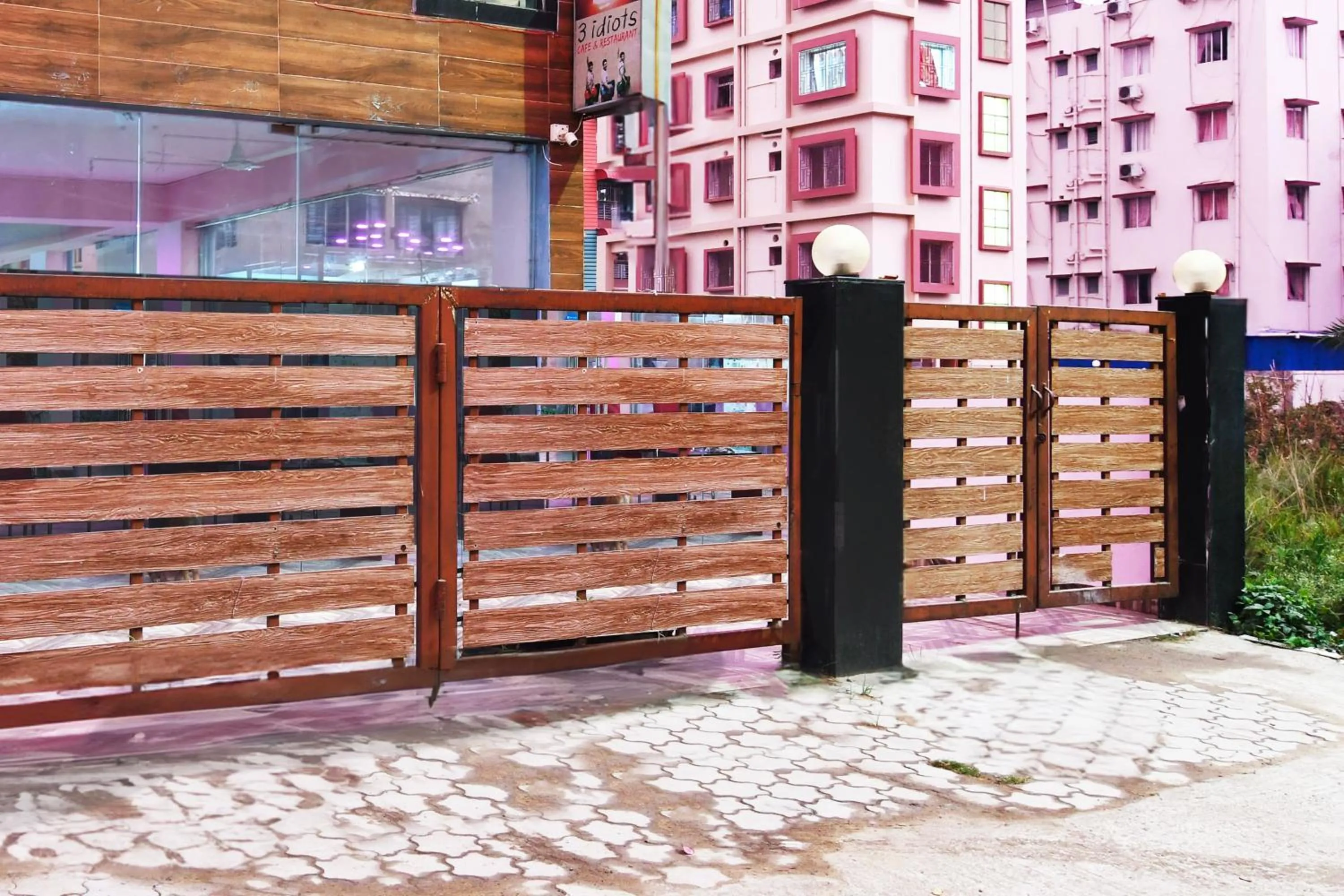 Facade/entrance in Hotel O Sunshine Near Netaji Subhash Chandra Bose International Airport