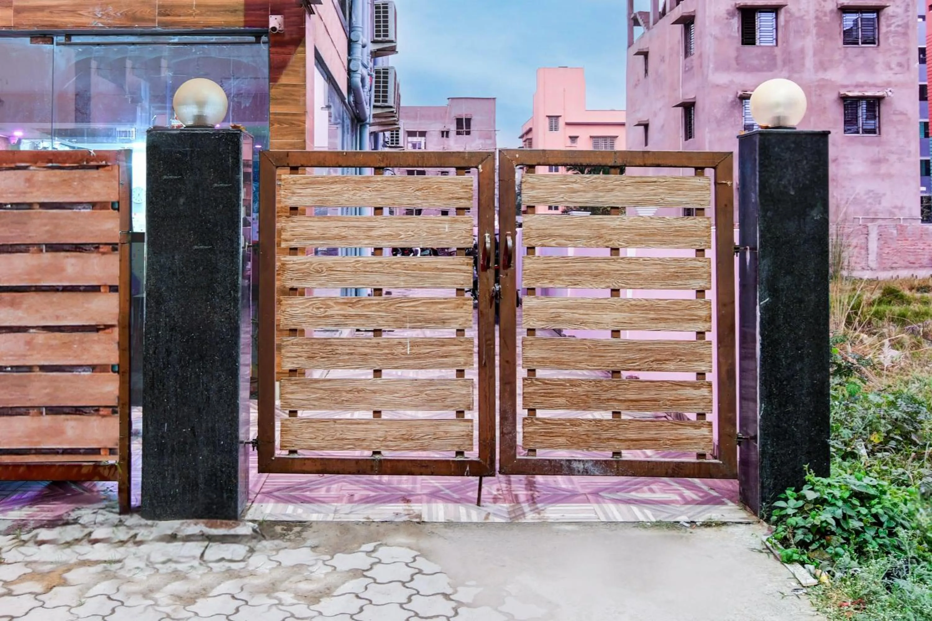 Facade/entrance in Hotel O Sunshine Near Netaji Subhash Chandra Bose International Airport