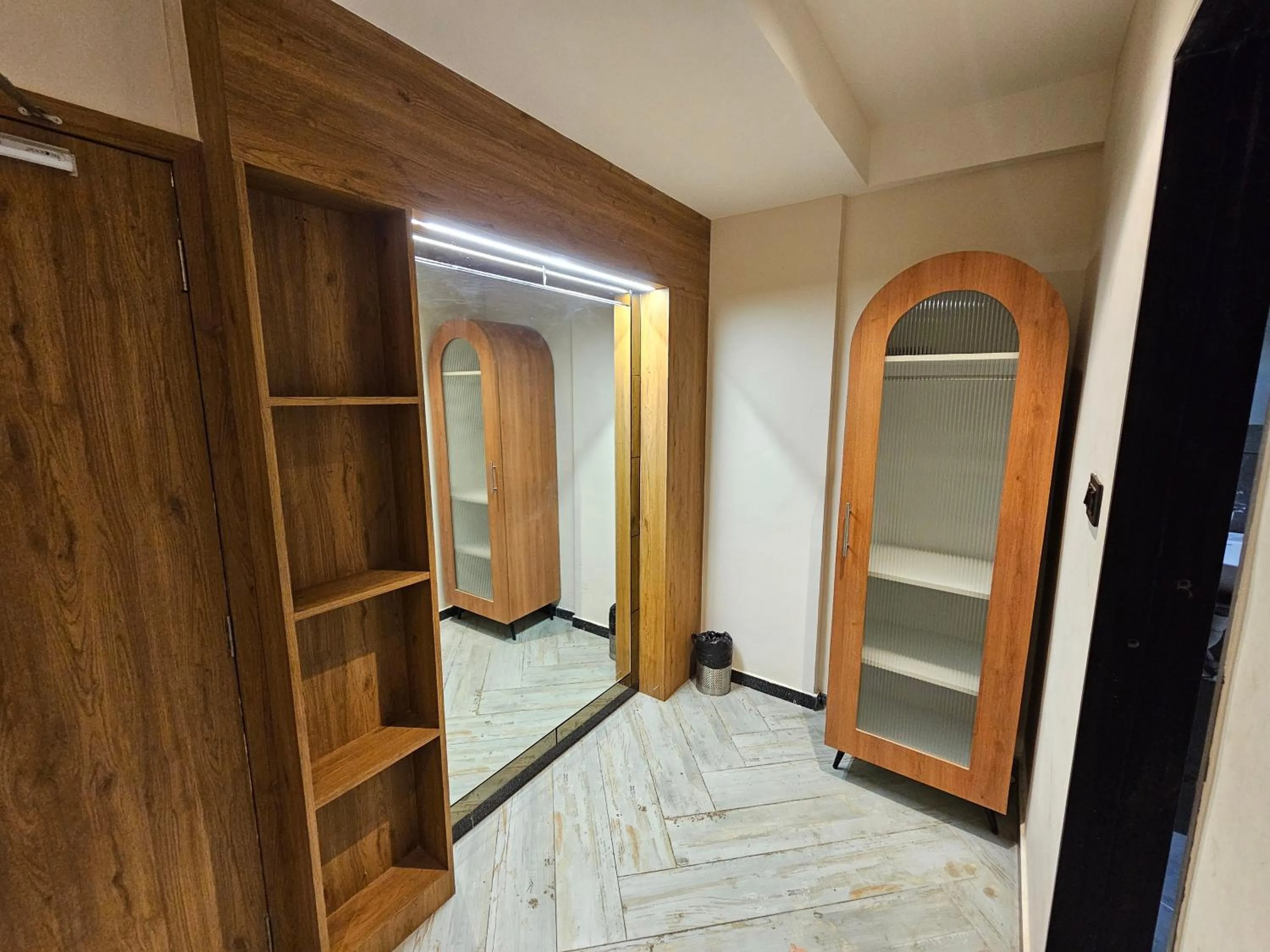 wardrobe, Bed in Nova Park