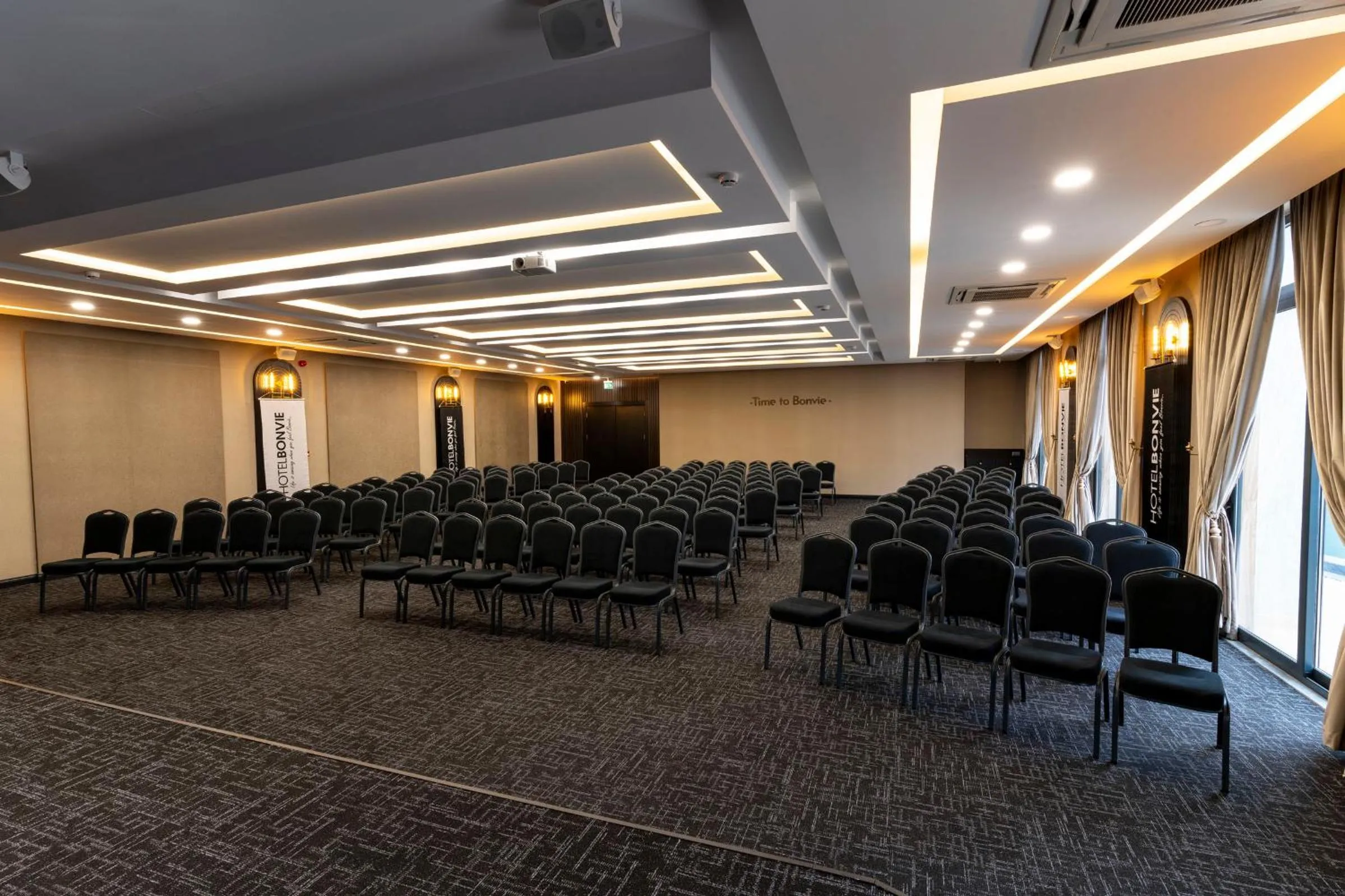 Business facilities in Hotel Bonvie