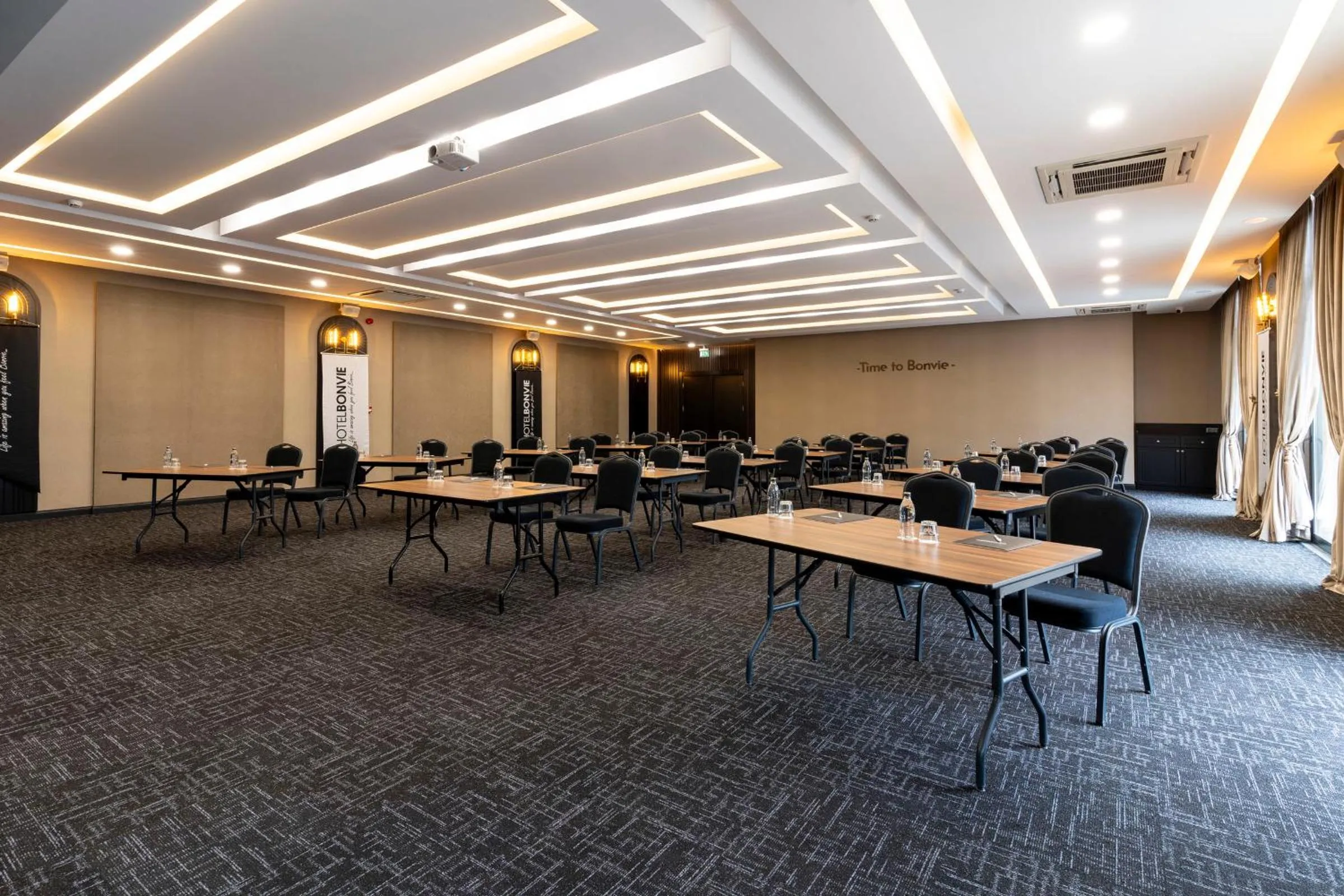 Business facilities in Hotel Bonvie