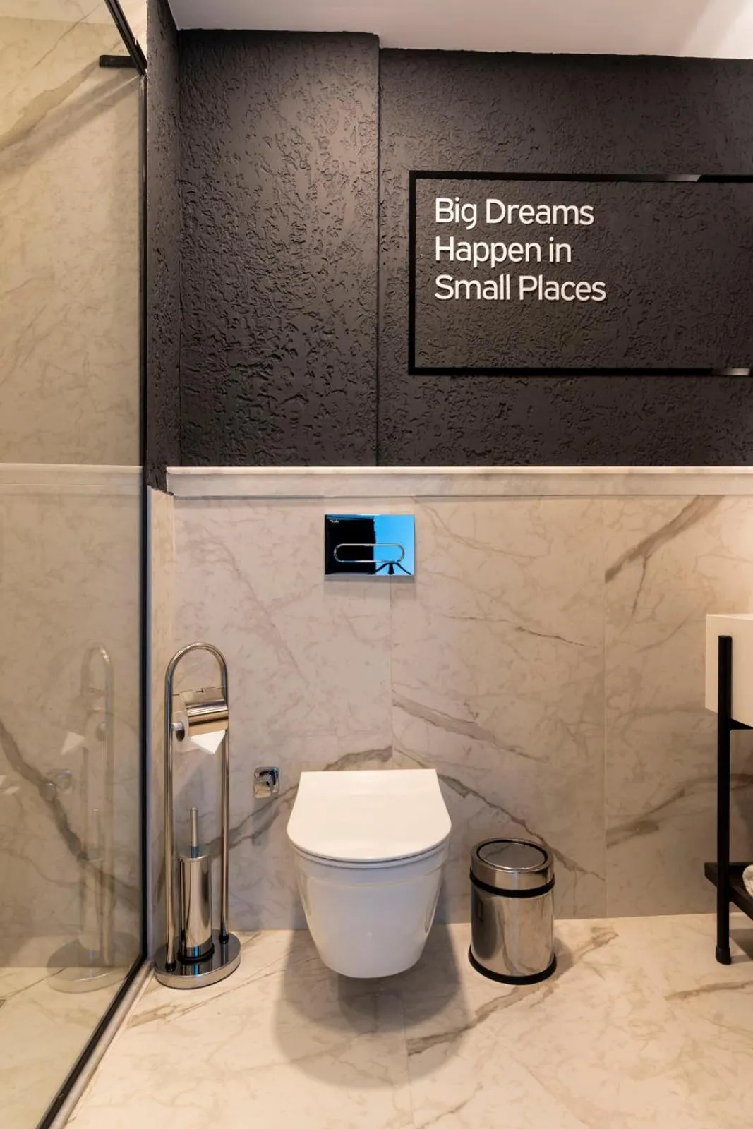 Toilet in Hotel Bonvie