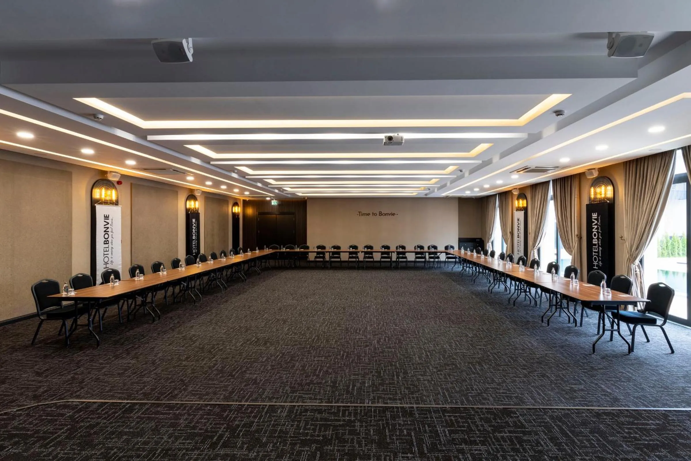 Business facilities in Hotel Bonvie