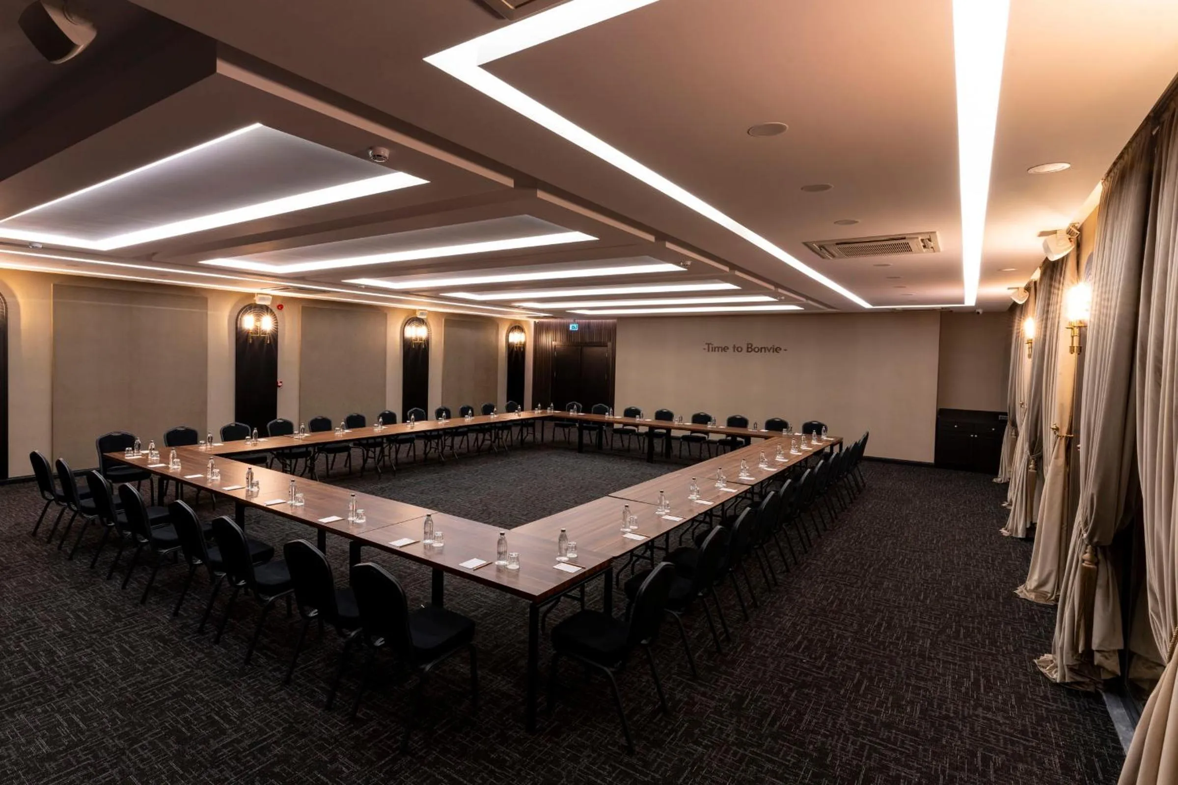 Business facilities in Hotel Bonvie