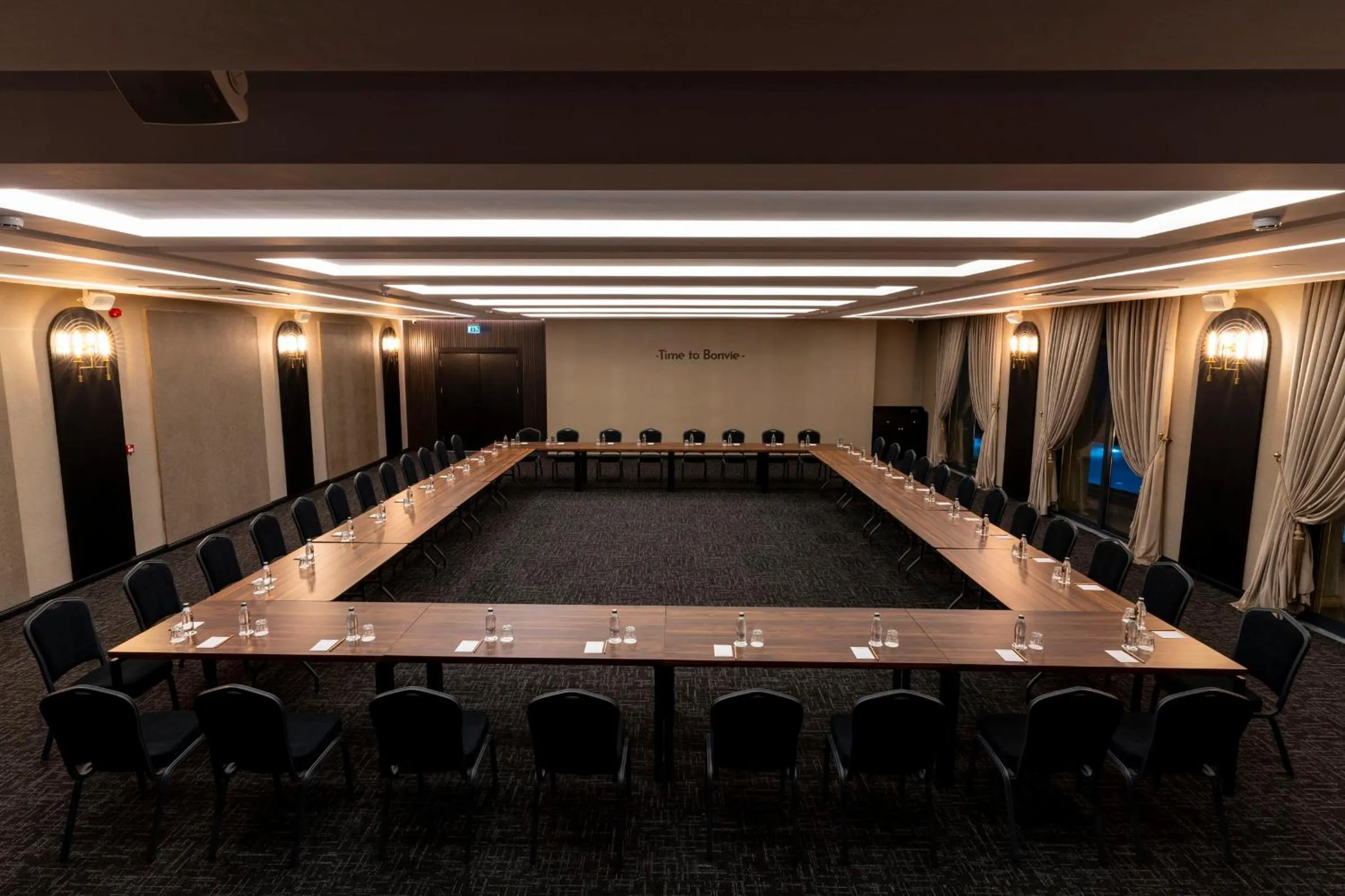 Business facilities in Hotel Bonvie