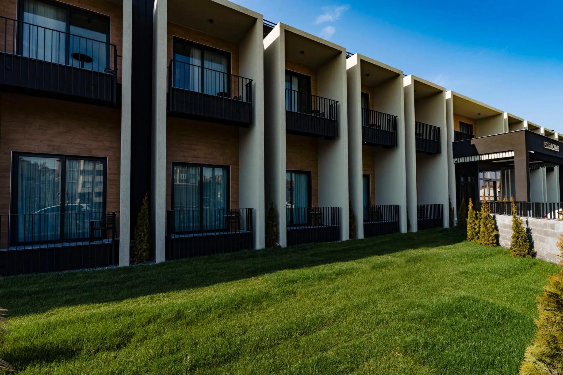 Property building in Hotel Bonvie