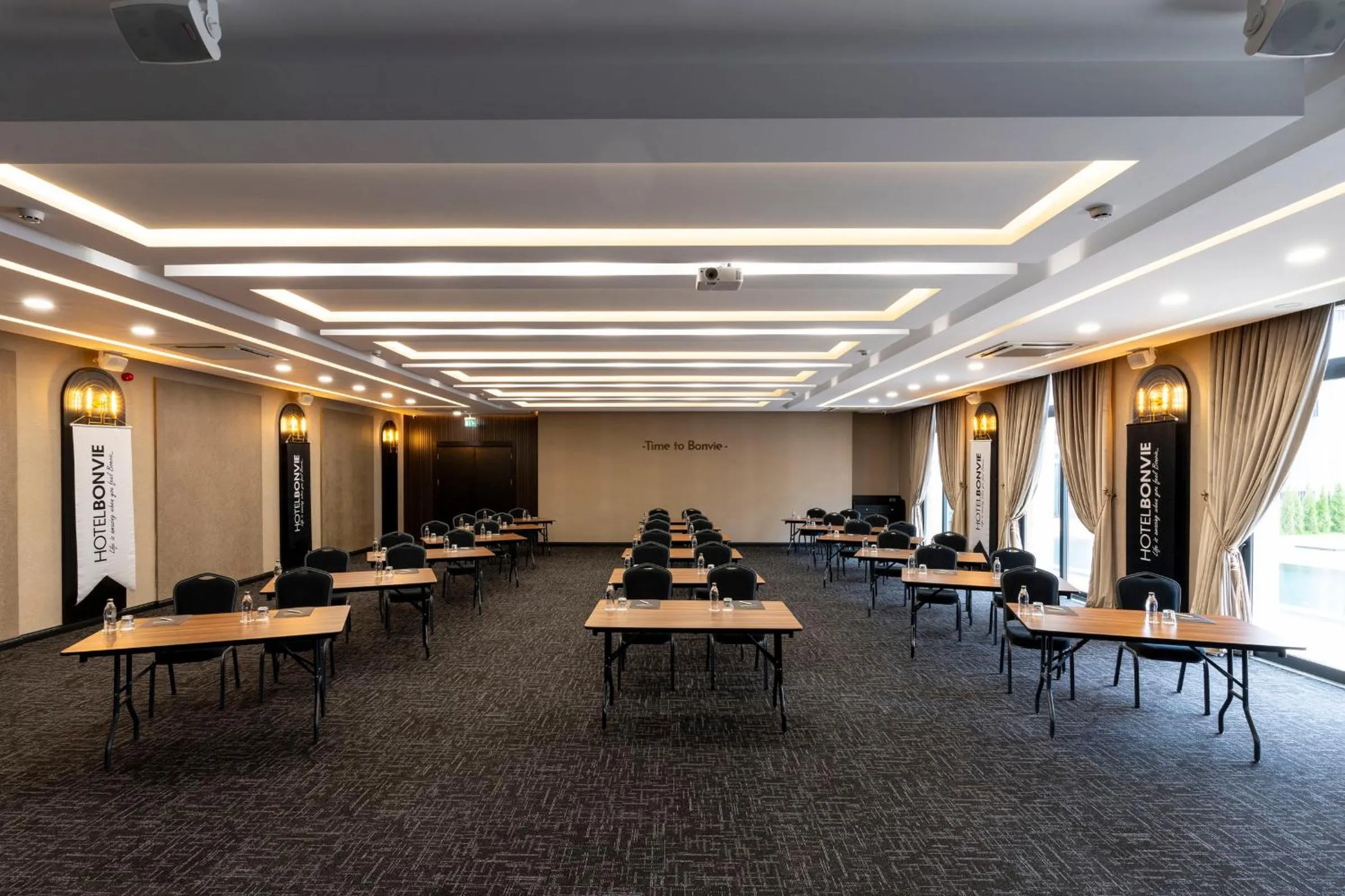 Business facilities in Hotel Bonvie