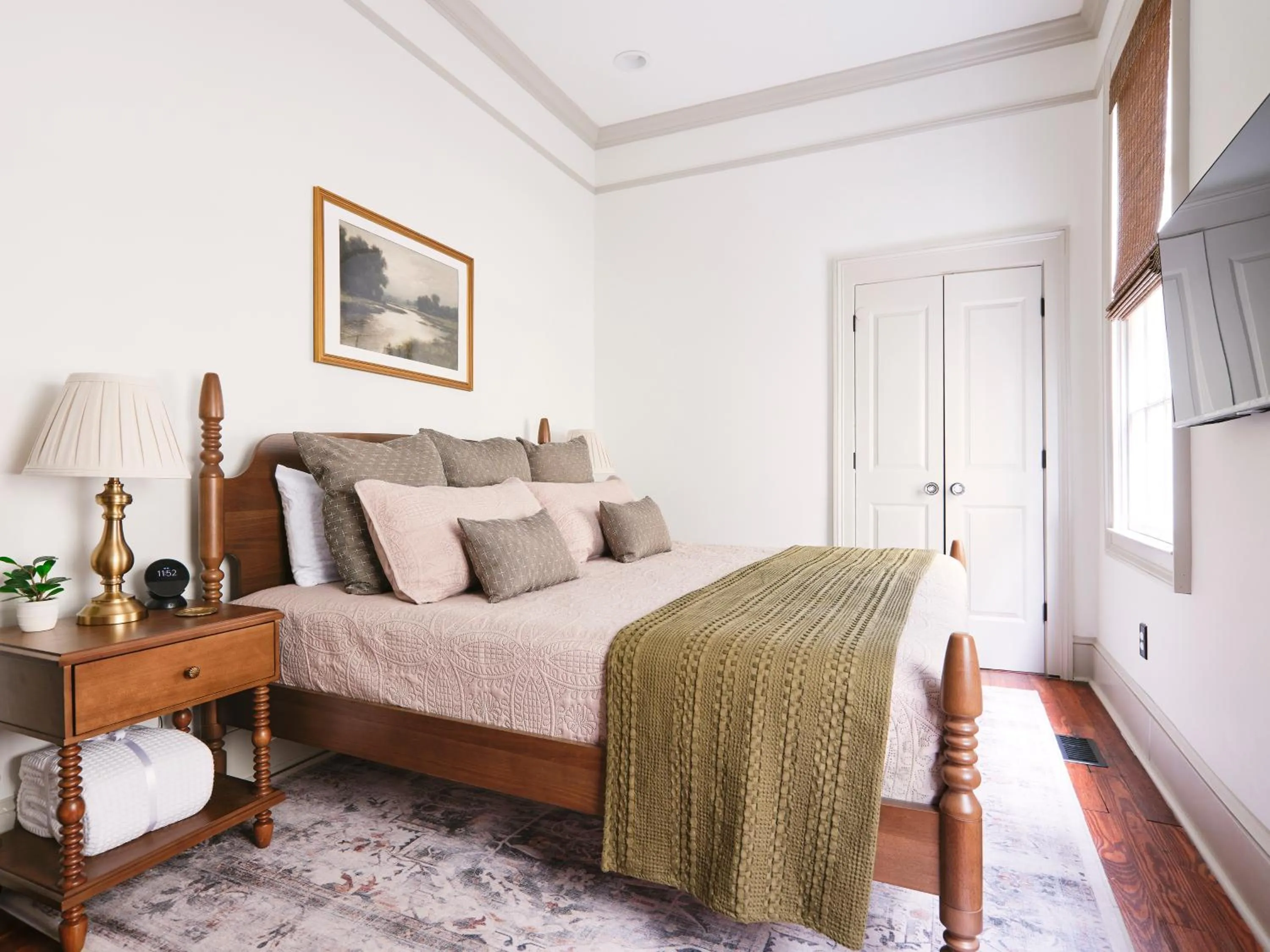 Bedroom, Bed in 111 Waldburg street Beautifully Renovated Historic 5 bedroom 5 bath