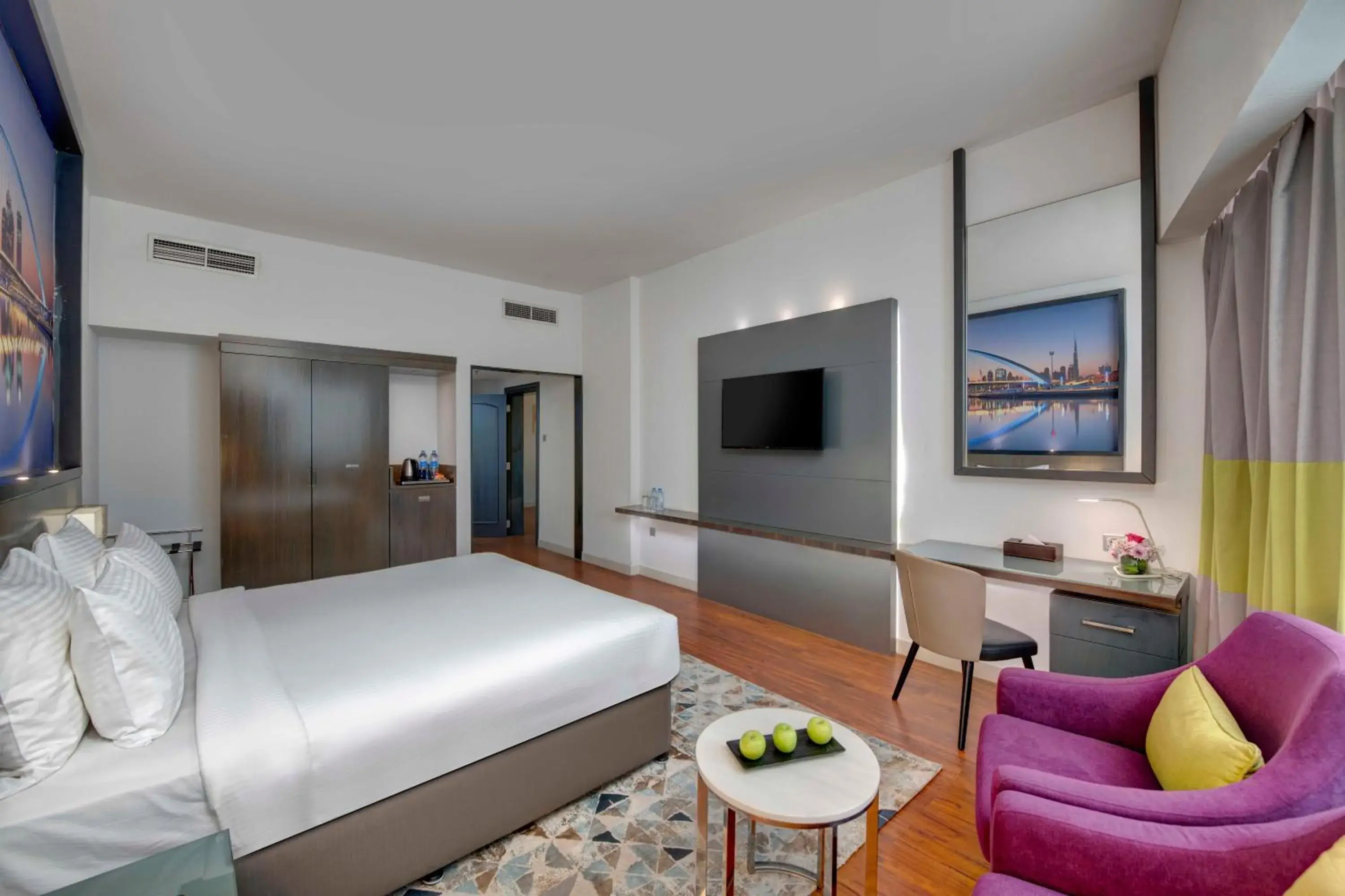 Executive King Room - Mobility Access/Non-Smoking in Howard Johnson Plaza by Wyndham Dubai Deira Executive King Room - Mobility Access/Non-Smoking in Howard Johnson Plaza by Wyndham Dubai Deira