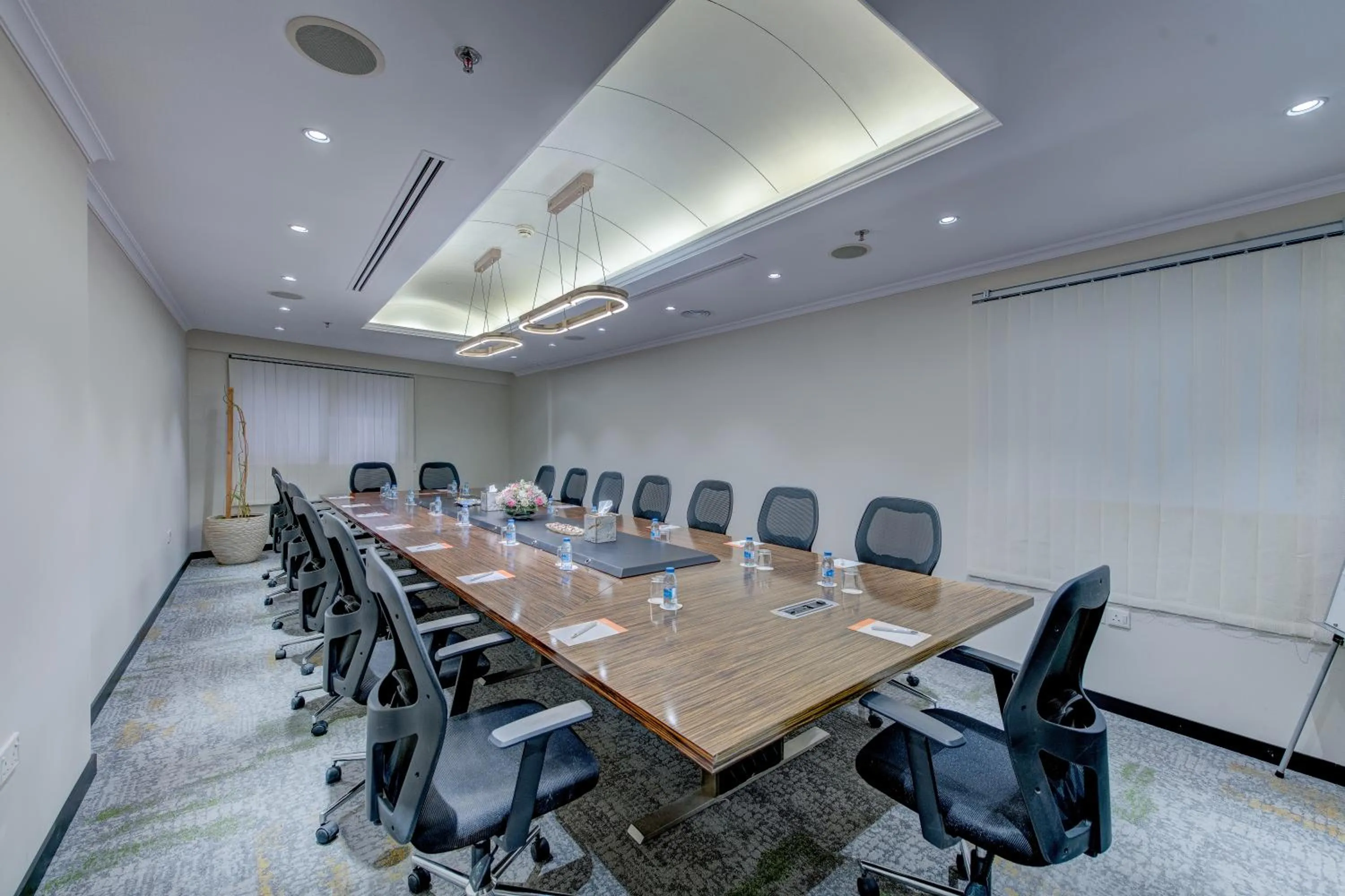 Meeting/conference room in Howard Johnson Plaza by Wyndham Dubai Deira