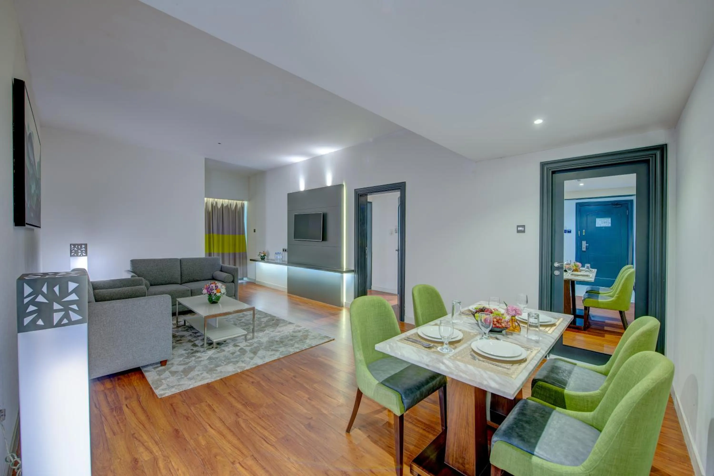 Seating area in Howard Johnson Plaza by Wyndham Dubai Deira