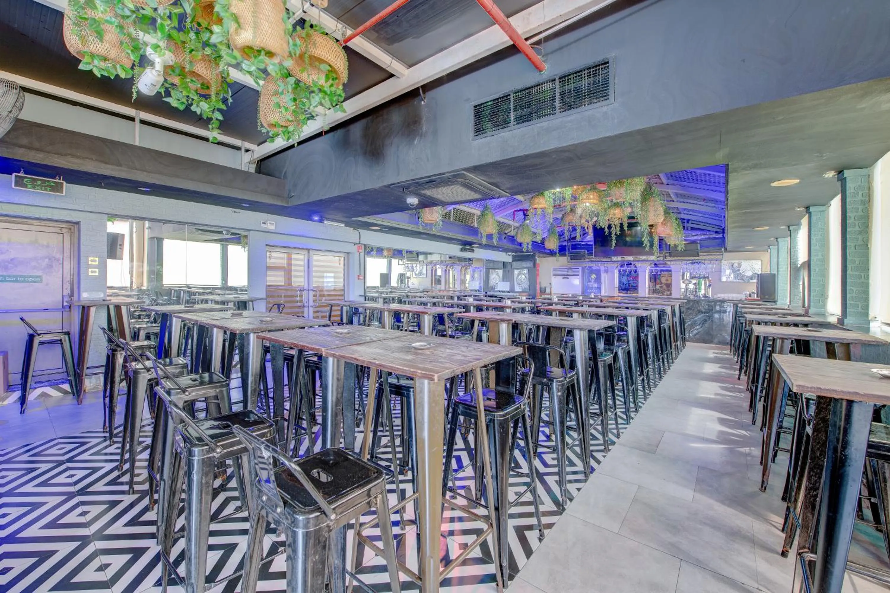 Lounge or bar in Howard Johnson Plaza by Wyndham Dubai Deira