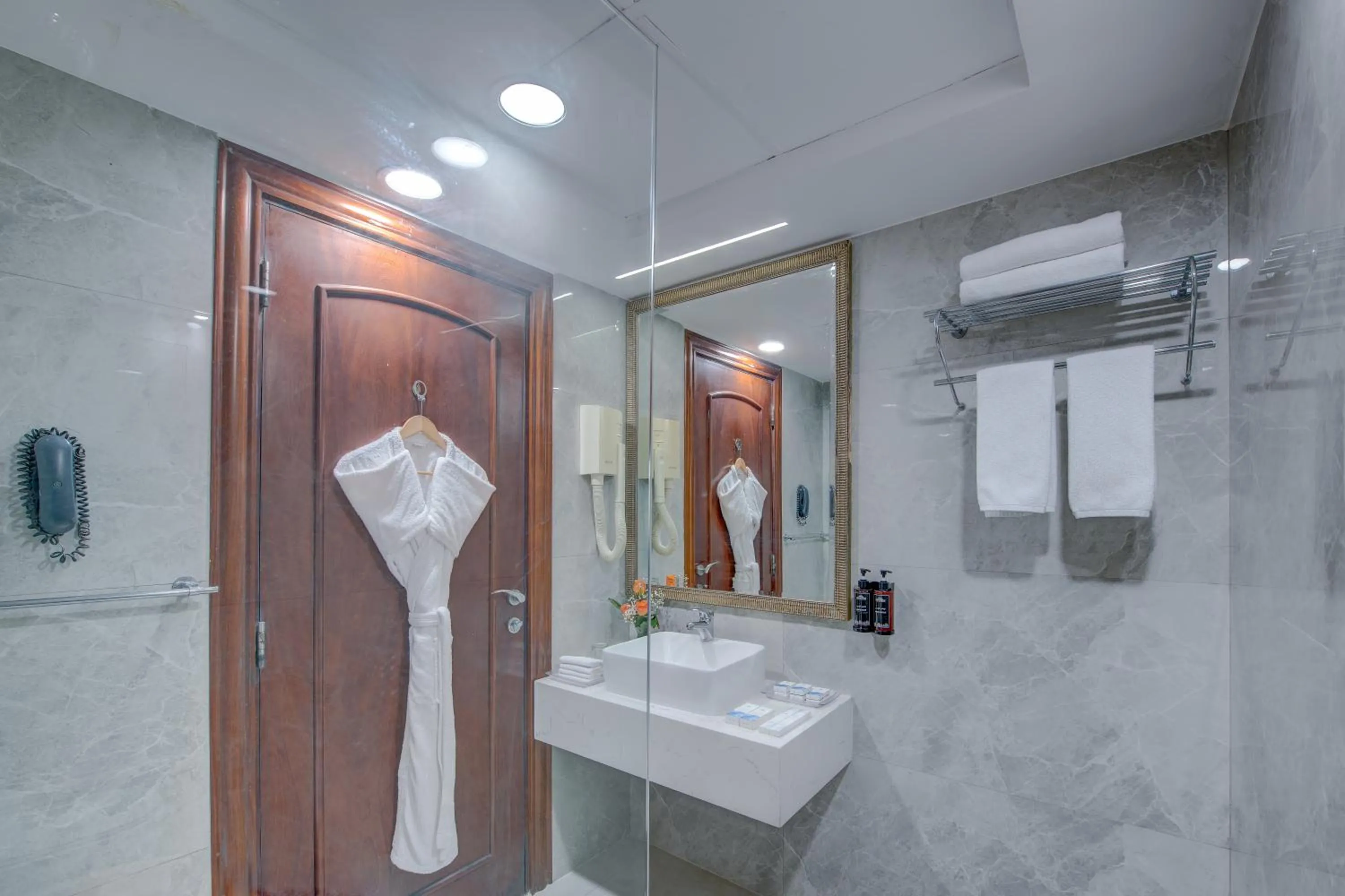 Bathroom in Howard Johnson Plaza by Wyndham Dubai Deira
