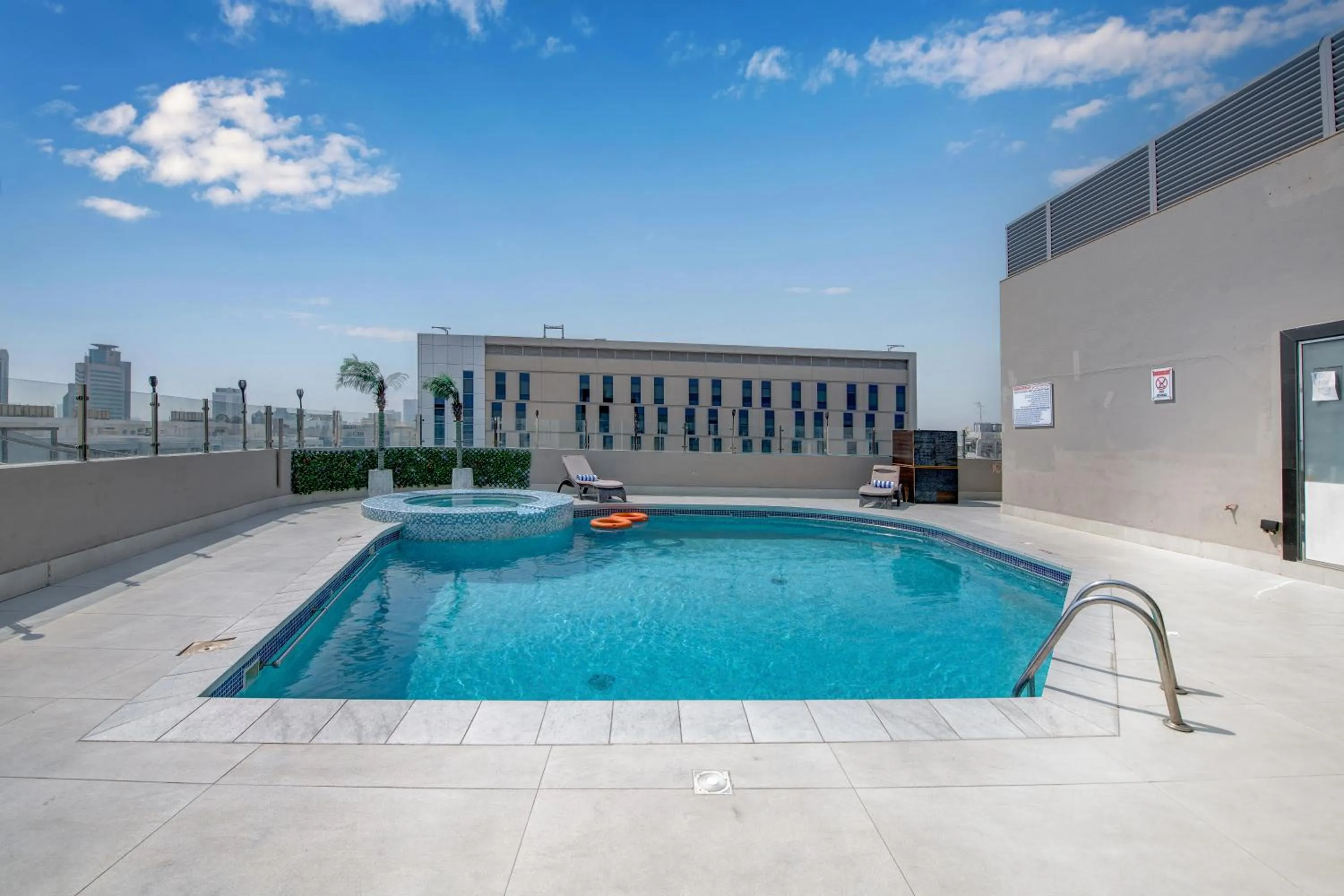 Swimming pool in Howard Johnson Plaza by Wyndham Dubai Deira