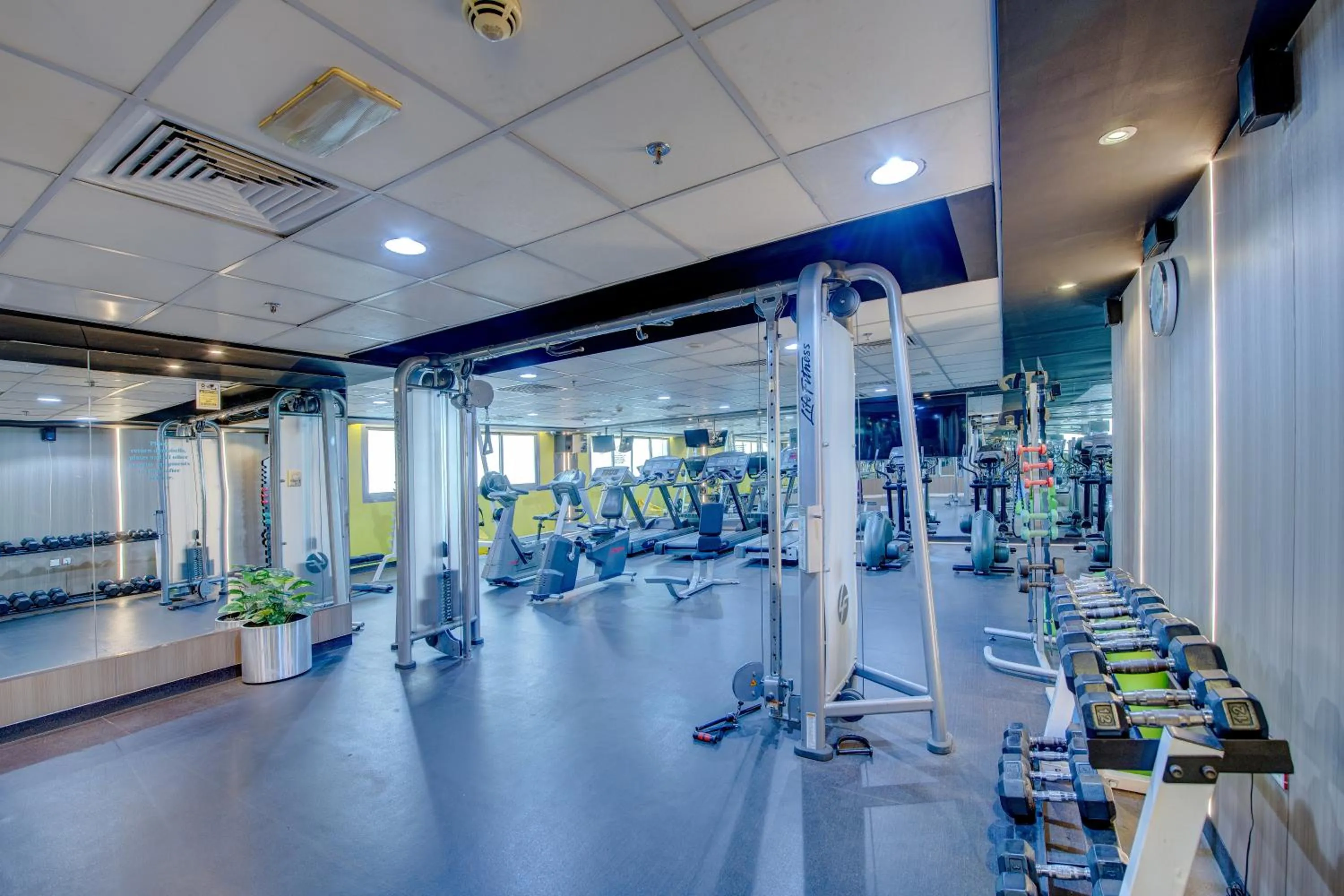 Fitness centre/facilities in Howard Johnson Plaza by Wyndham Dubai Deira