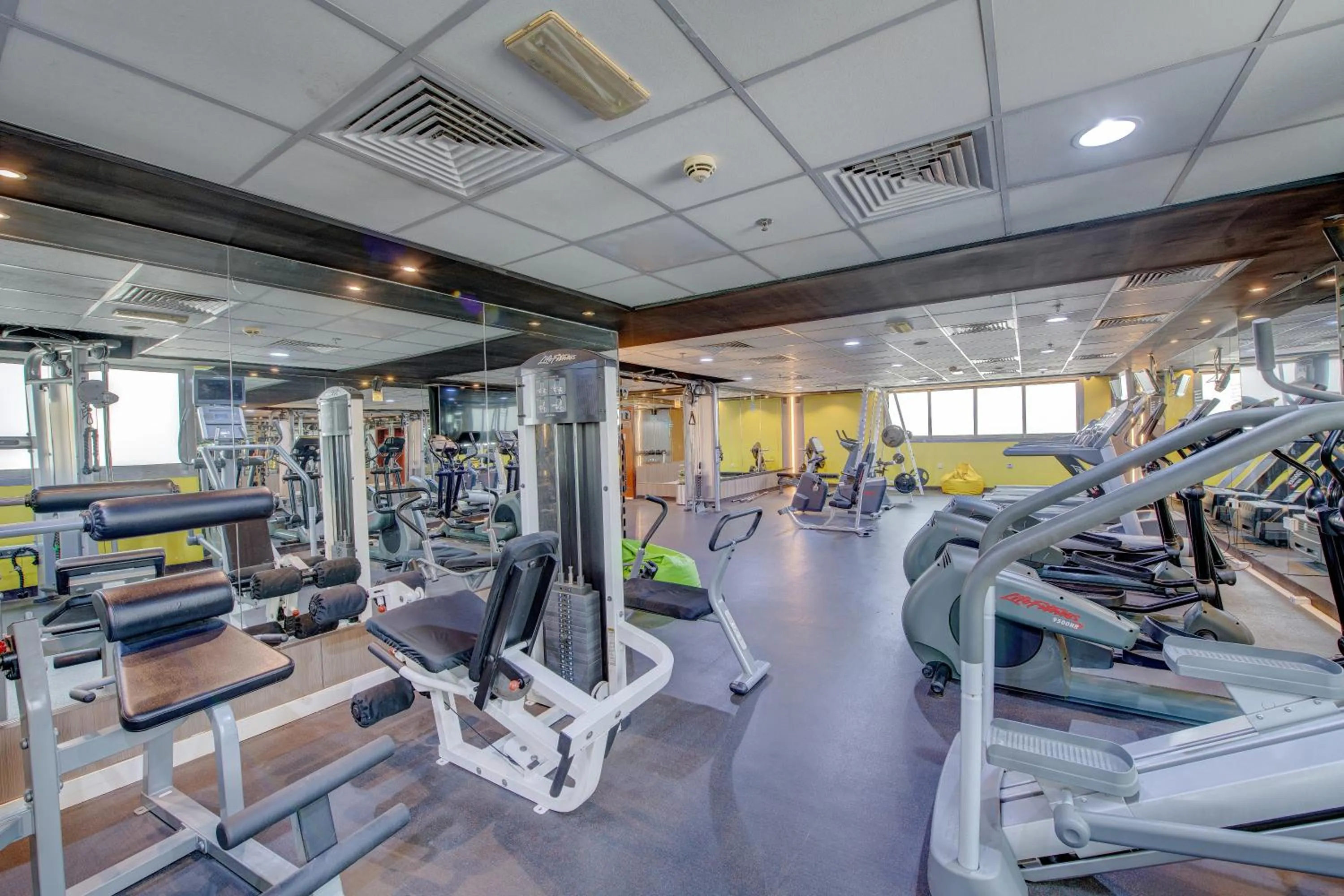 Fitness centre/facilities in Howard Johnson Plaza by Wyndham Dubai Deira