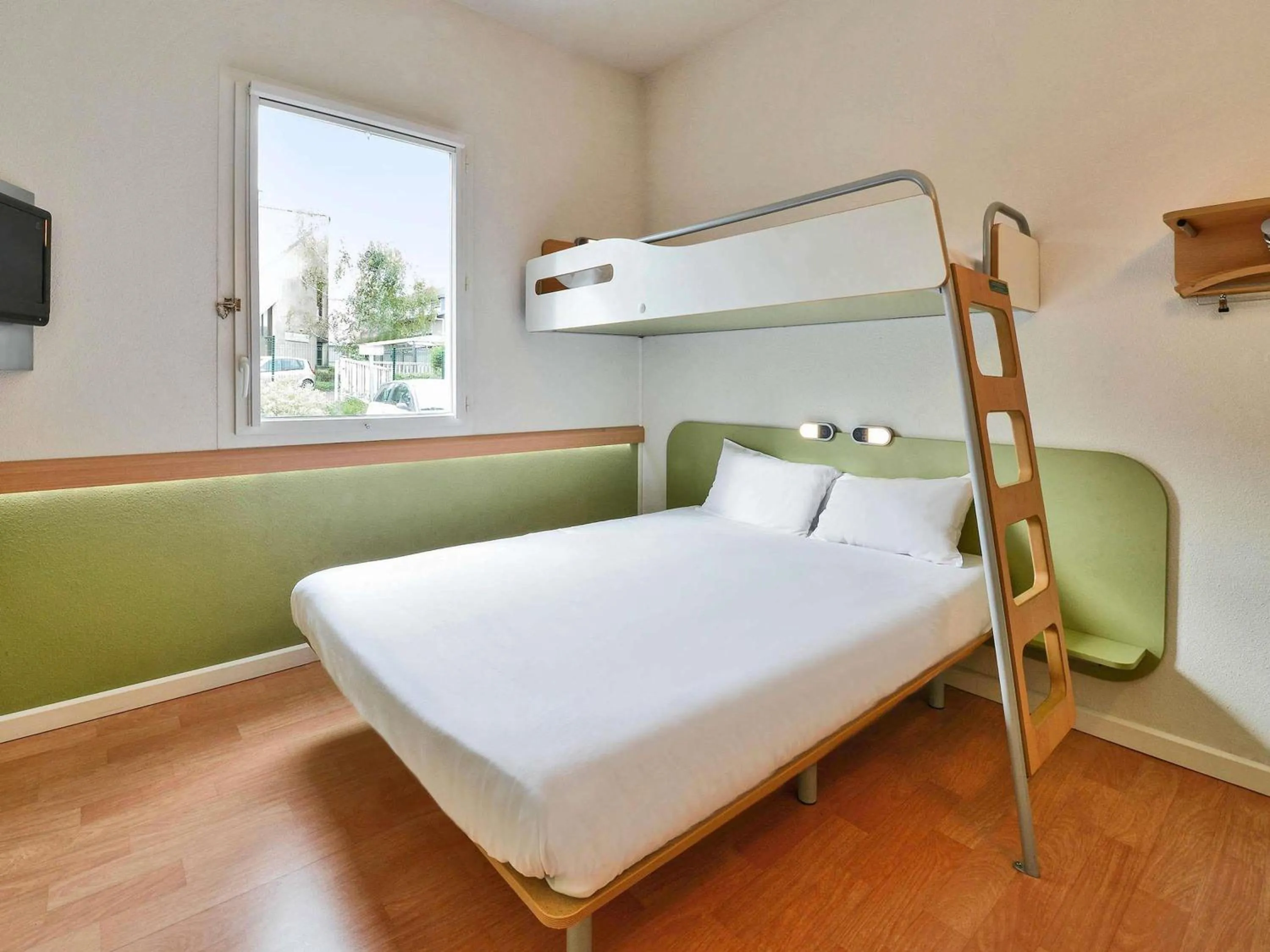 Bedroom, Bed in Ibis Budget Grenoble Sud Seyssins