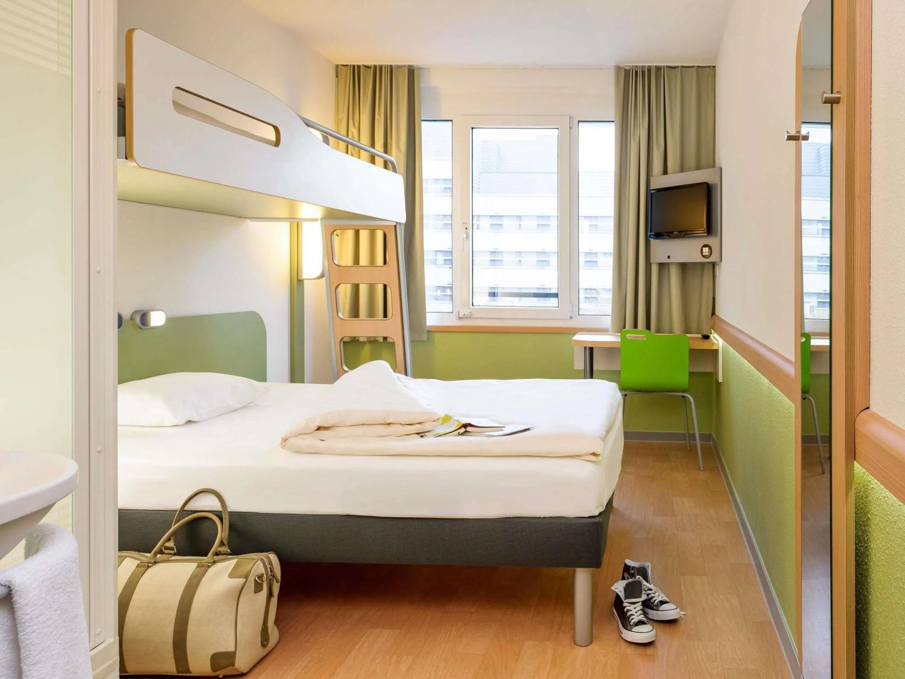 Bedroom, Bed in Ibis Budget Grenoble Sud Seyssins