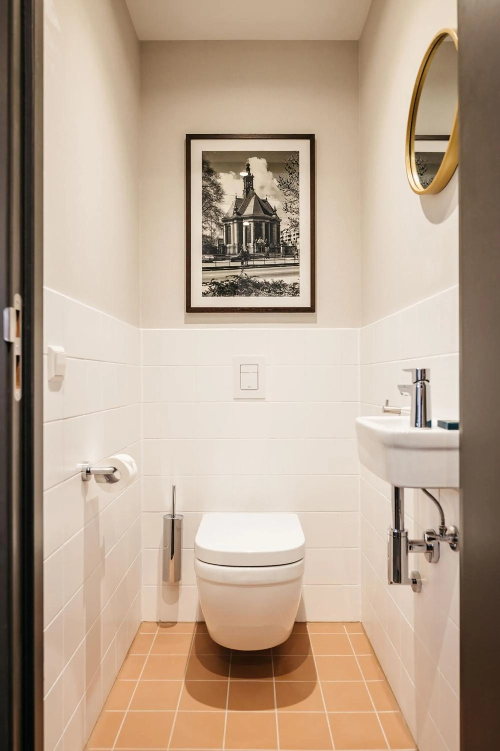 Bathroom in YAYS The Hague Willemspark by Numa