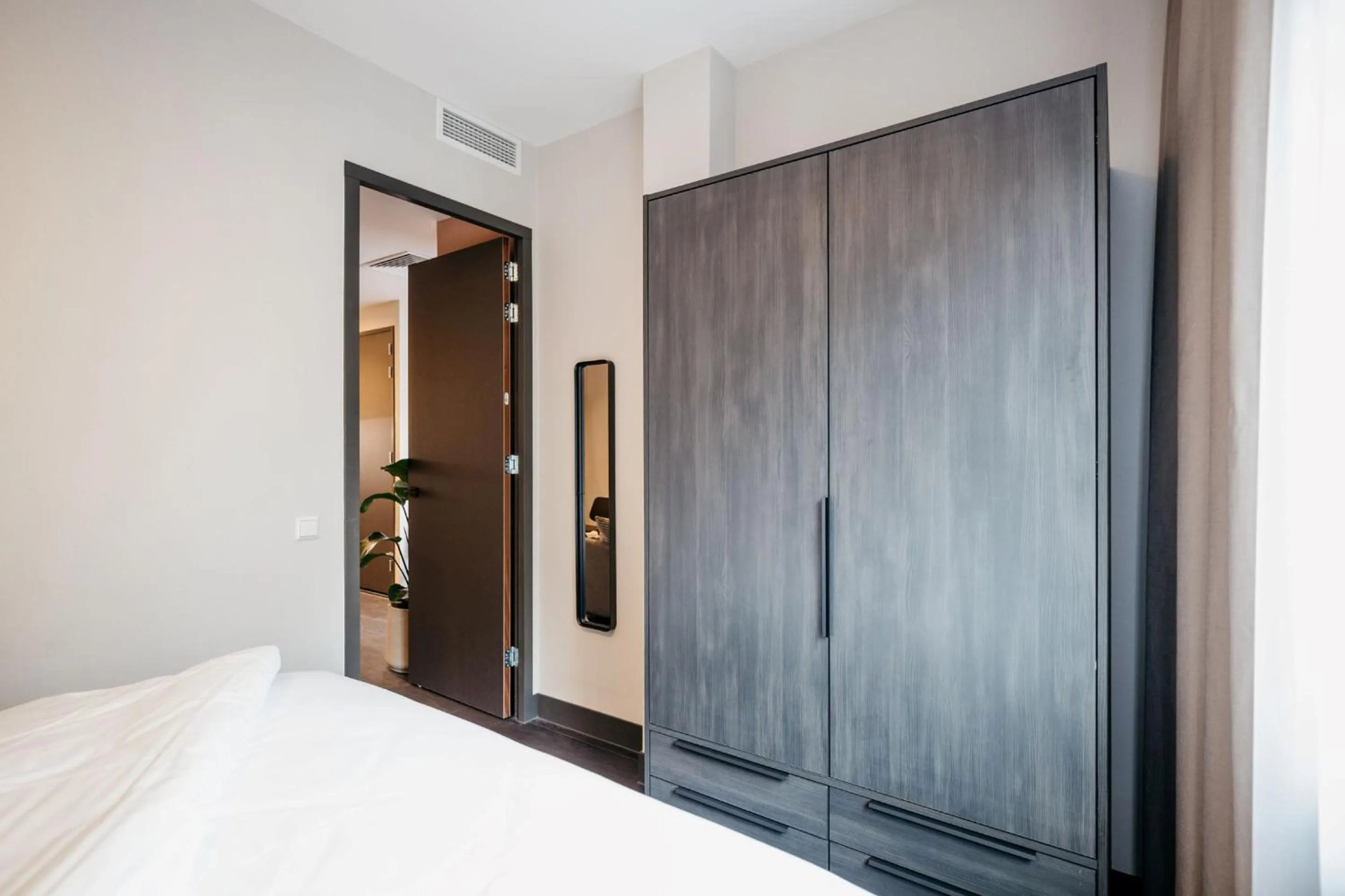 Bedroom, Bed in YAYS The Hague Willemspark by Numa