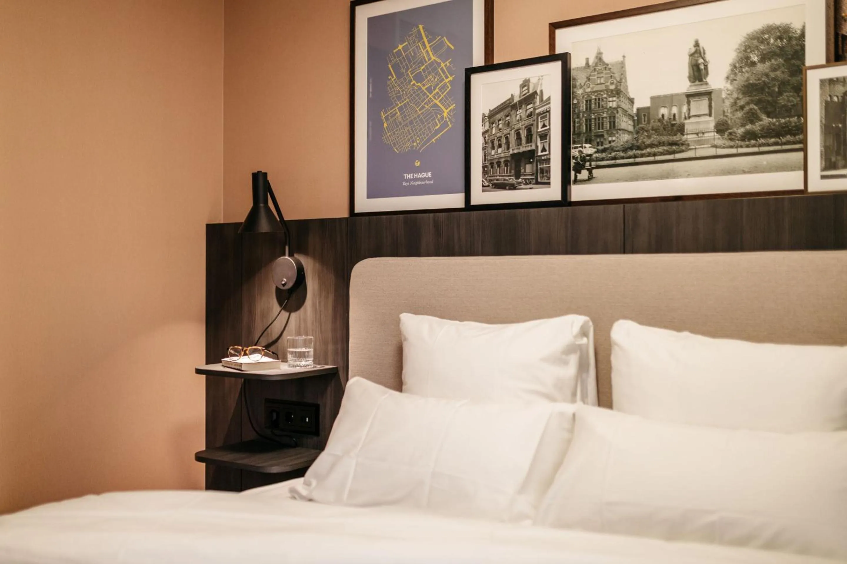 Bed in YAYS The Hague Willemspark by Numa