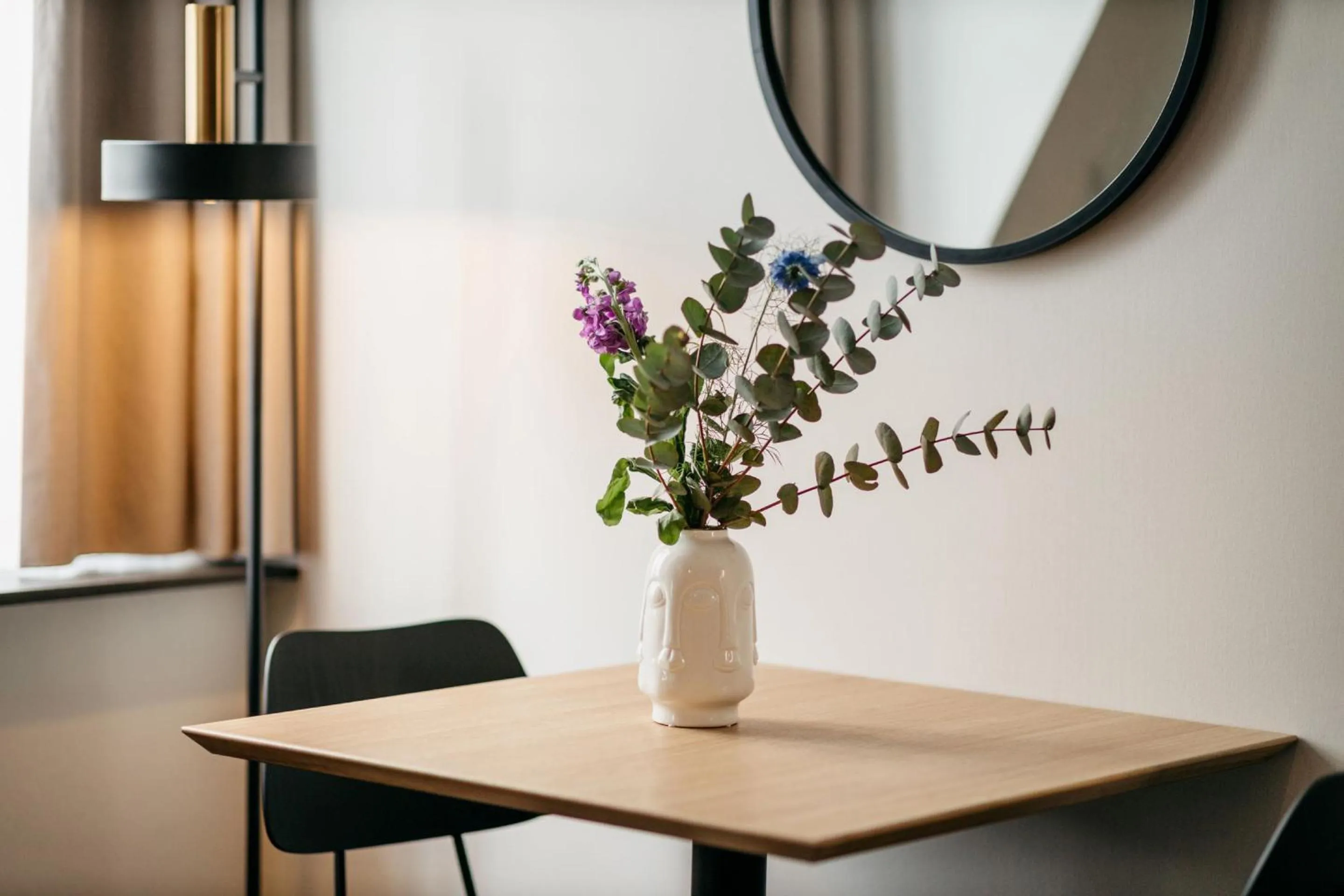 Dining area in YAYS The Hague Willemspark by Numa
