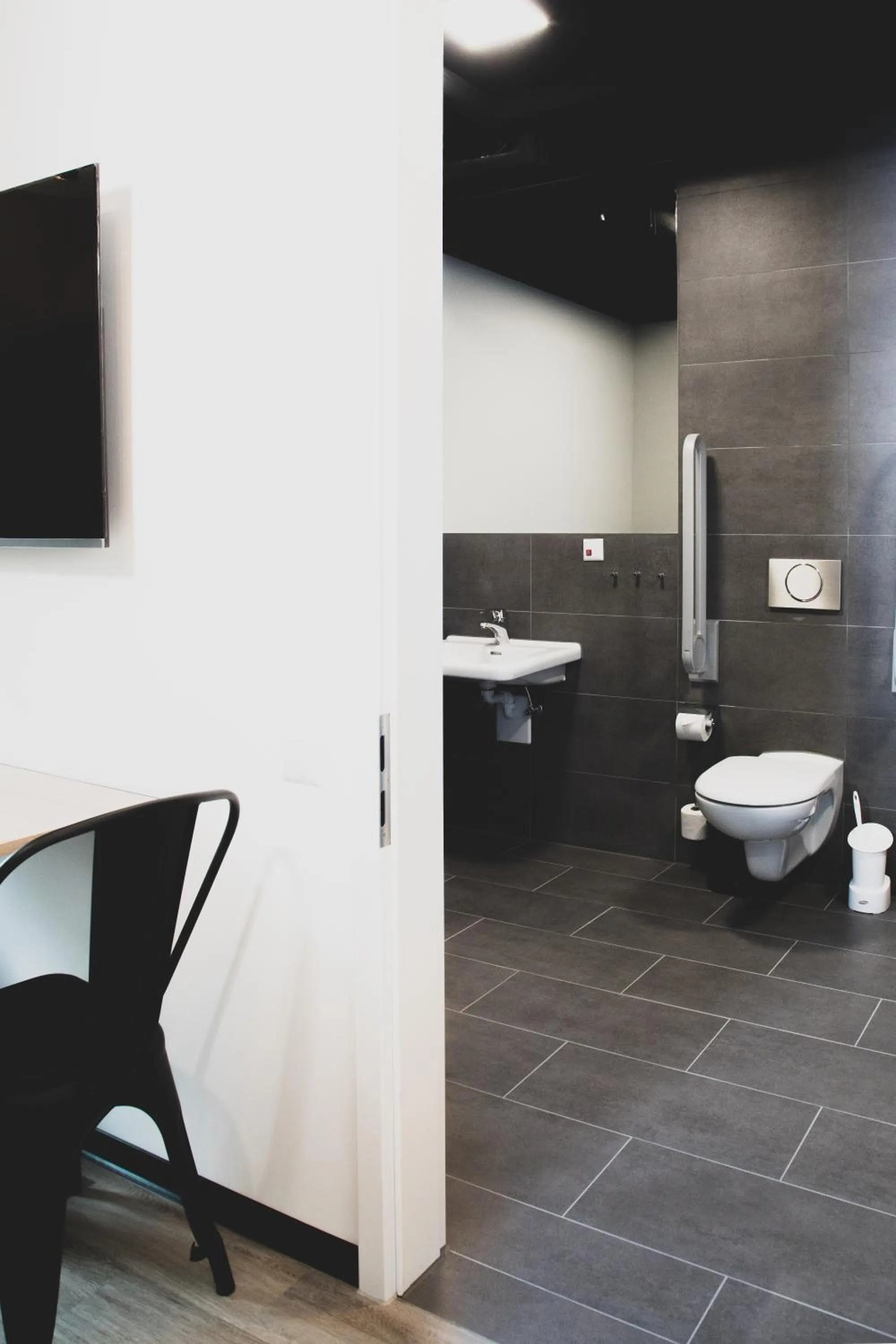 Bathroom in Das Schlafwerk Stuttgart-Nord -SELF-CHECK IN - keine Rezeption-LowBudget-cashless