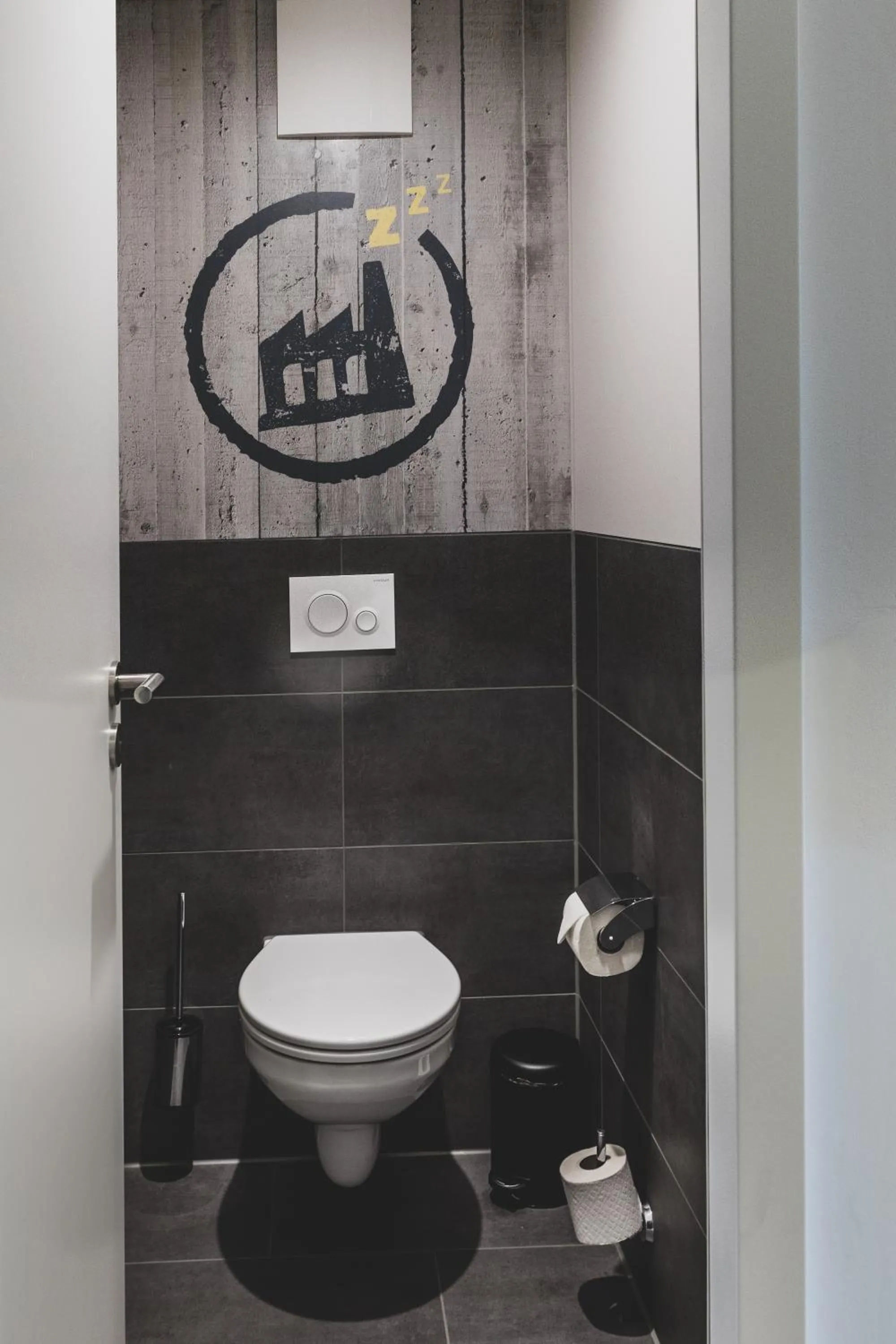 Bathroom in Das Schlafwerk Stuttgart-Nord -SELF-CHECK IN - keine Rezeption-LowBudget-cashless