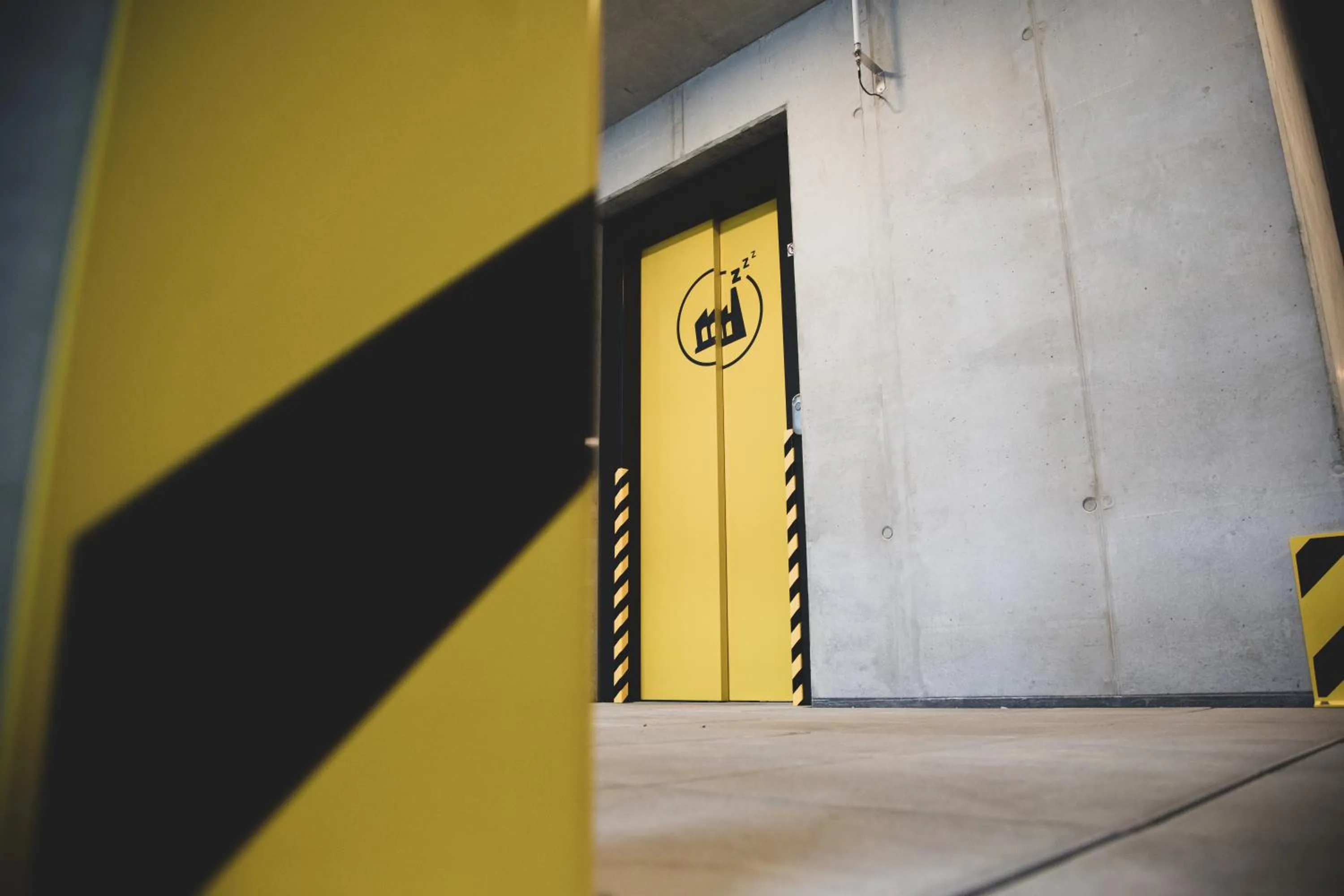 Logo/Certificate/Sign in Das Schlafwerk Stuttgart-Nord -SELF-CHECK IN - keine Rezeption-LowBudget-cashless