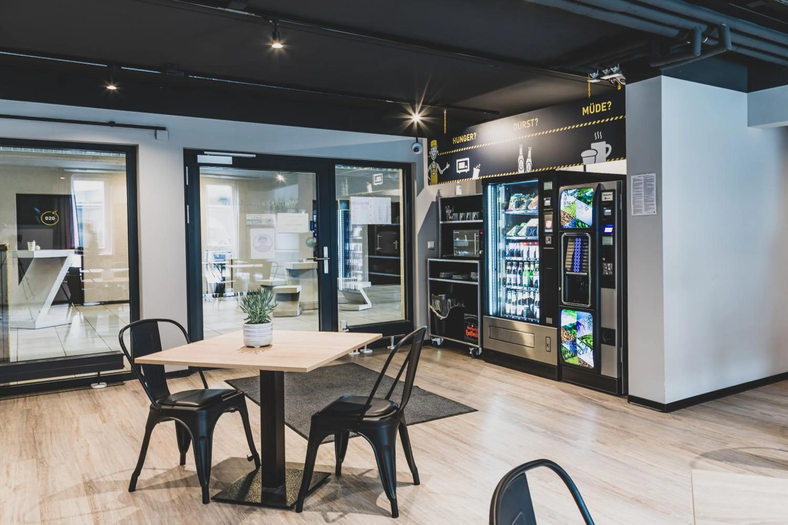 Restaurant/places to eat in Das Schlafwerk Stuttgart-Nord -SELF-CHECK IN - keine Rezeption-LowBudget-cashless