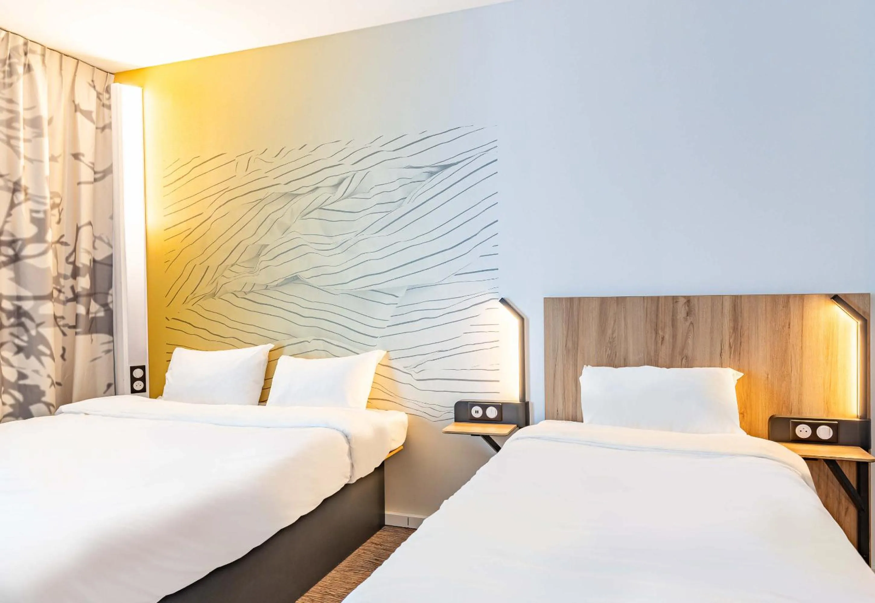 Bedroom, Bed in B&B HOTEL Poitiers Aéroport